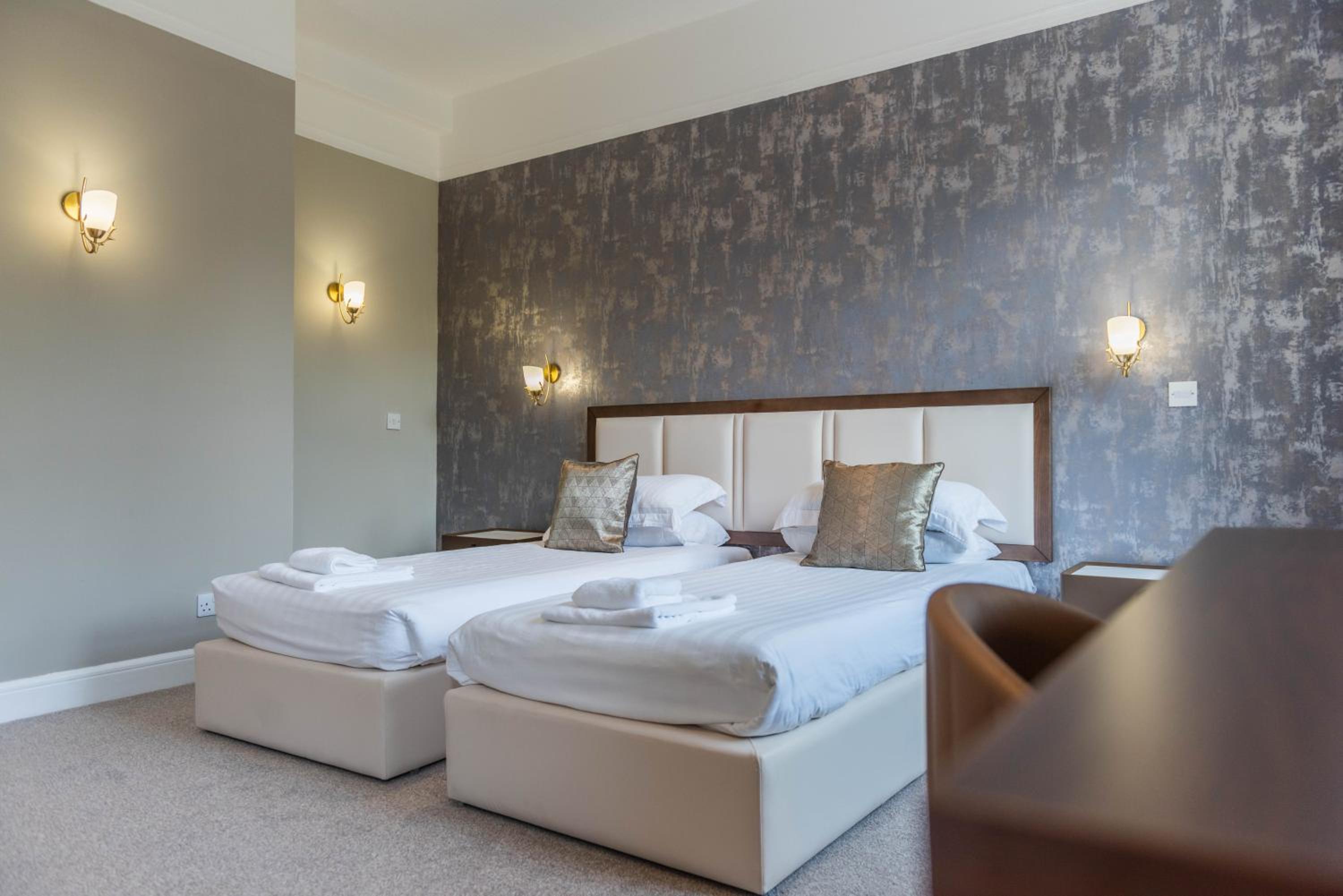 Double or Twin Room - Photo 11