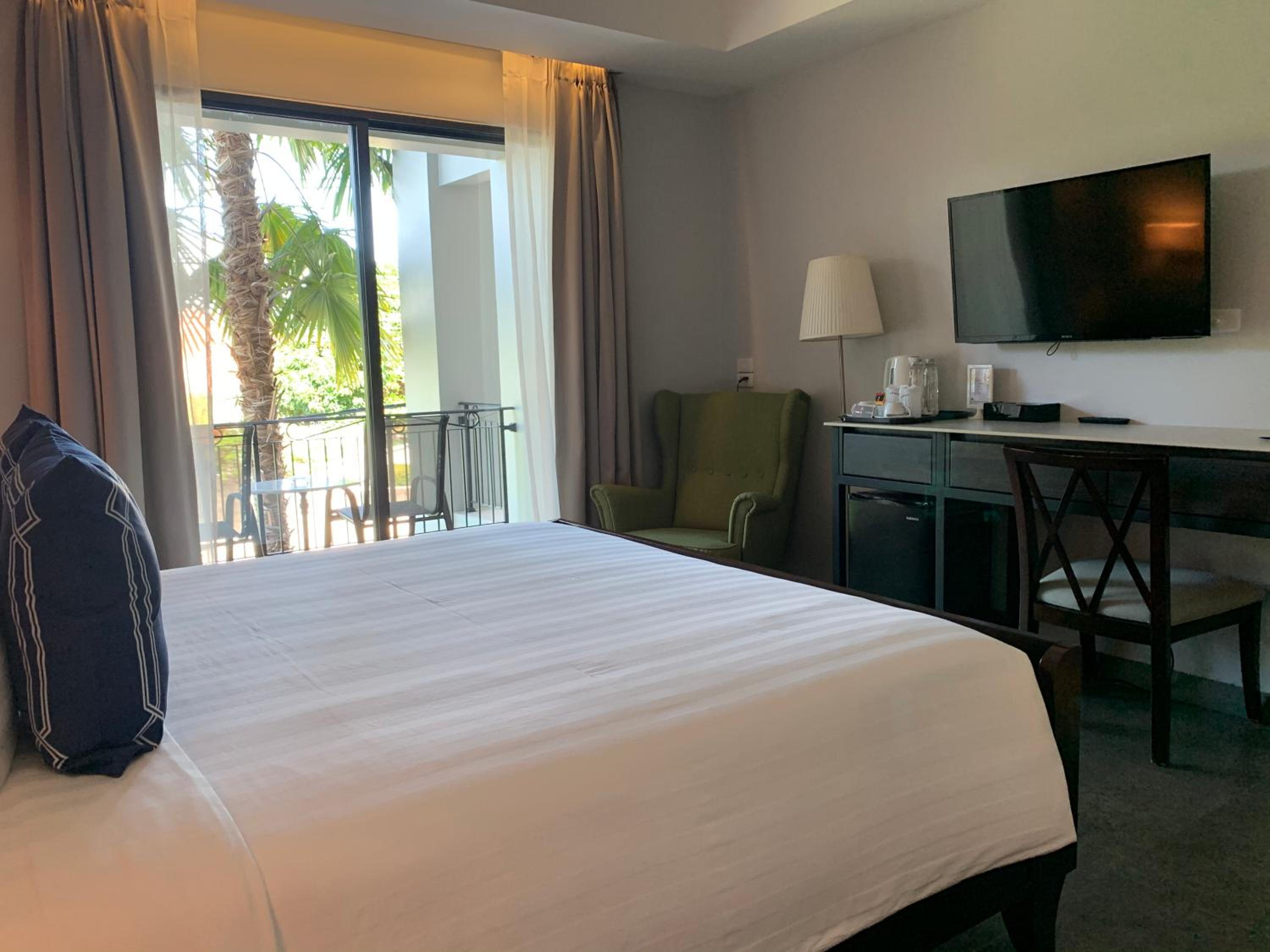 Deluxe Room - Photo 9