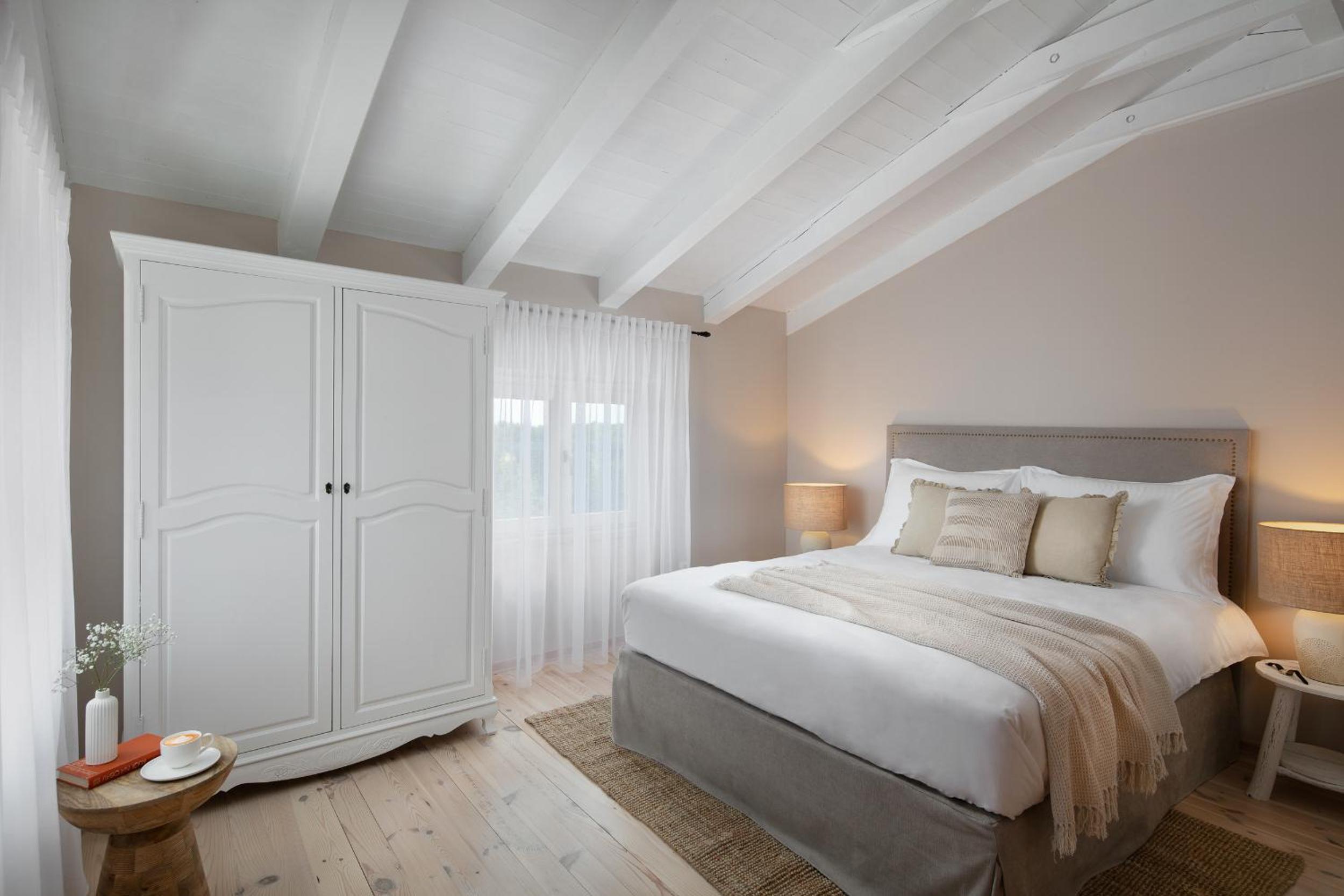 Six-Bedroom Villa photo 1