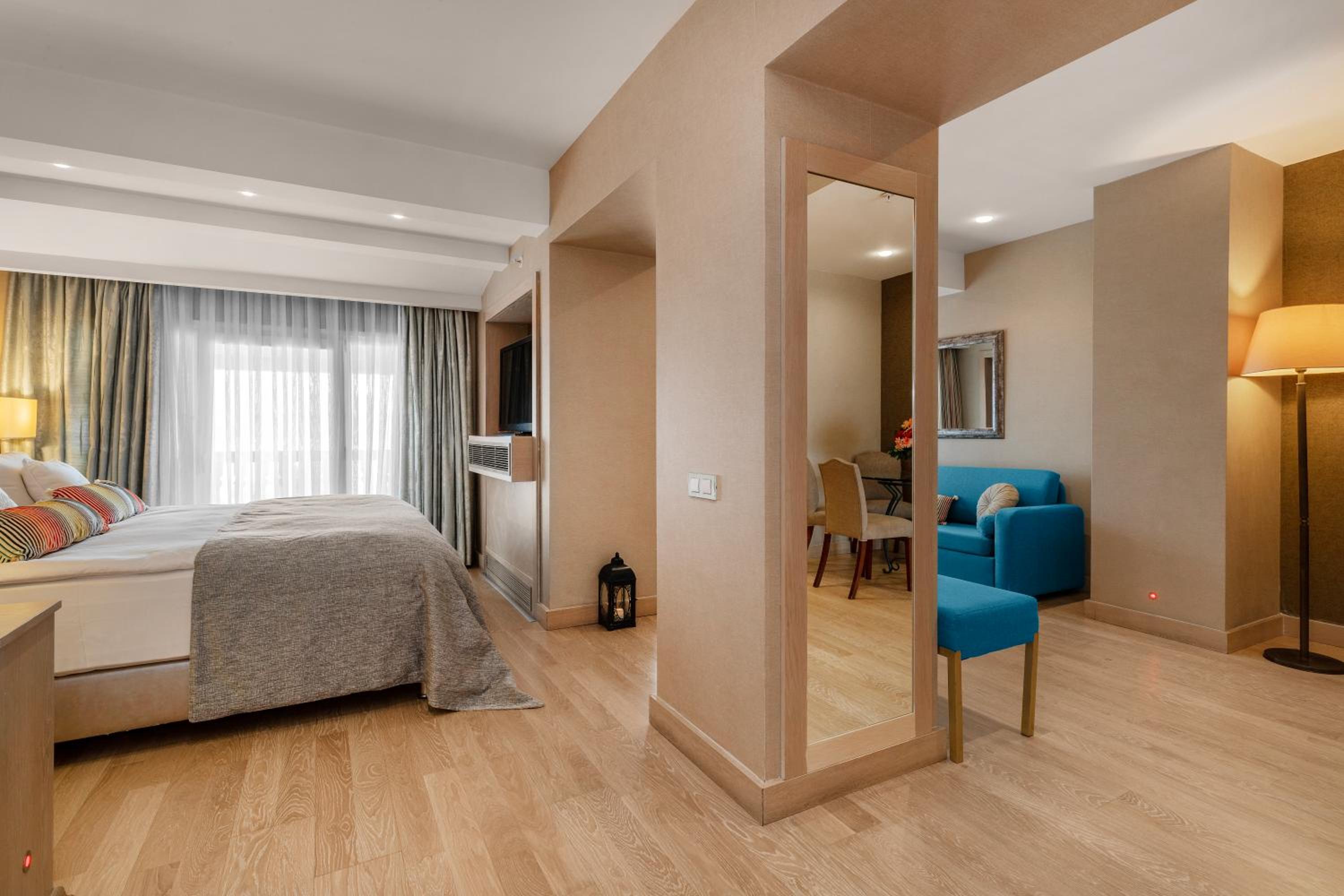 Suite with Pool View
