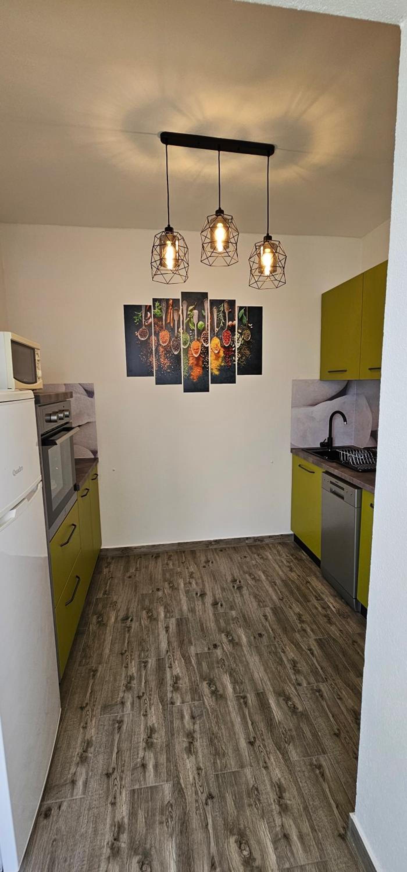 One-Bedroom Apartment - Photo 18