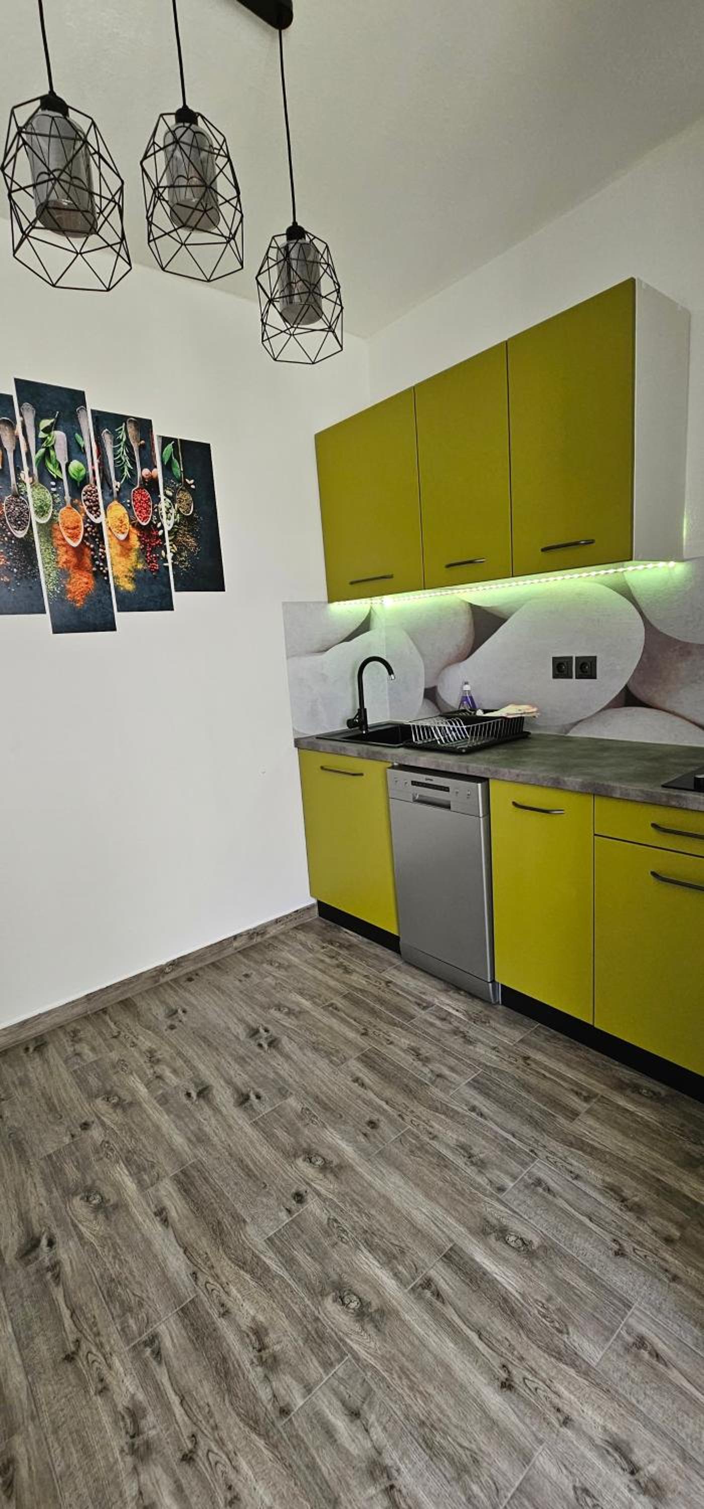 One-Bedroom Apartment - Photo 19