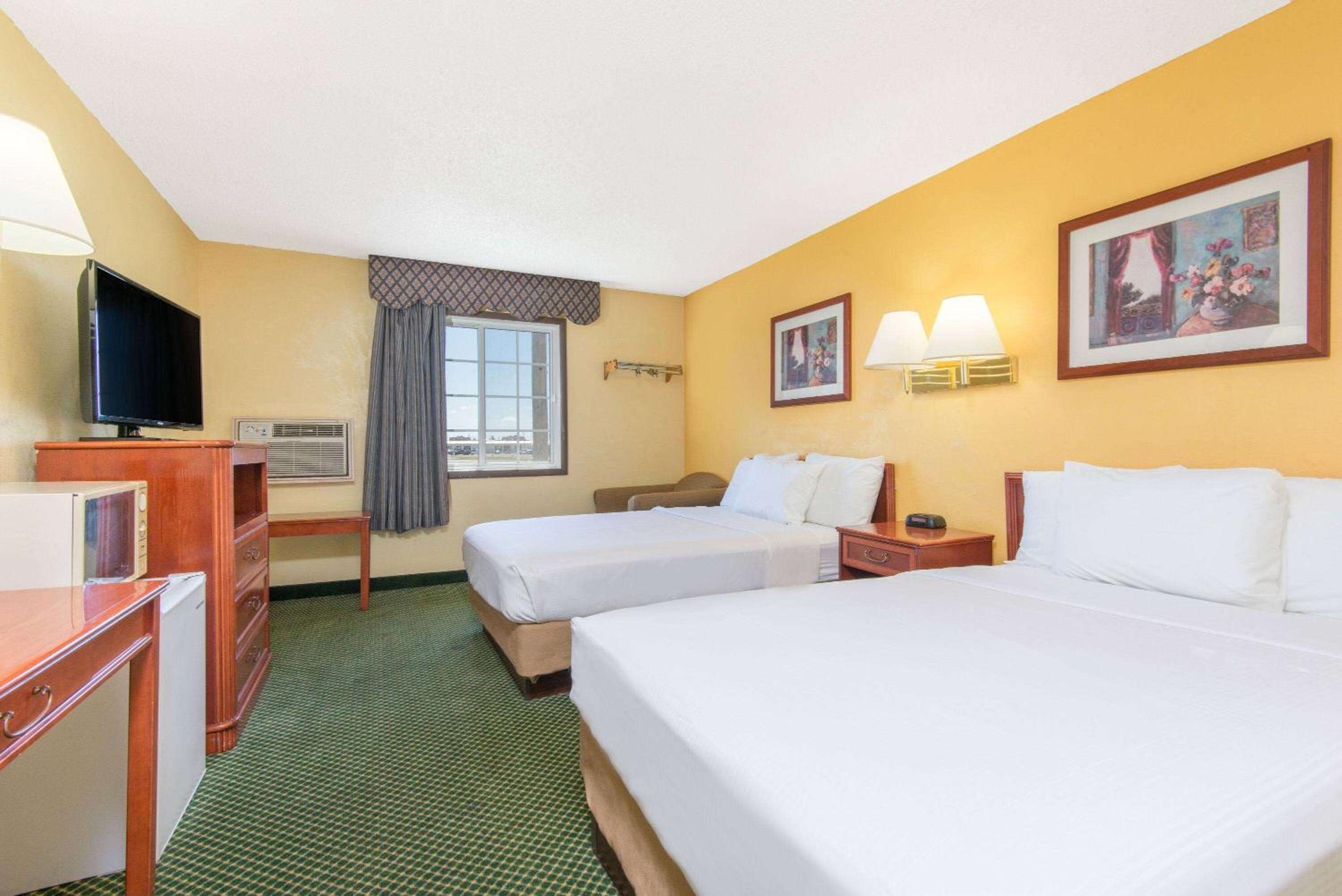 Double Room with Two Double Beds - Non-Smoking photo 2