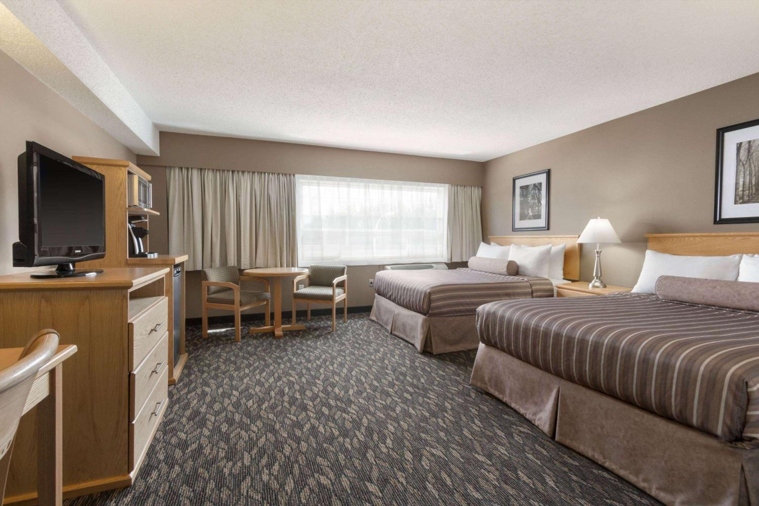 Queen Room With Two Queen Beds - Non-Smoking - Photo 1