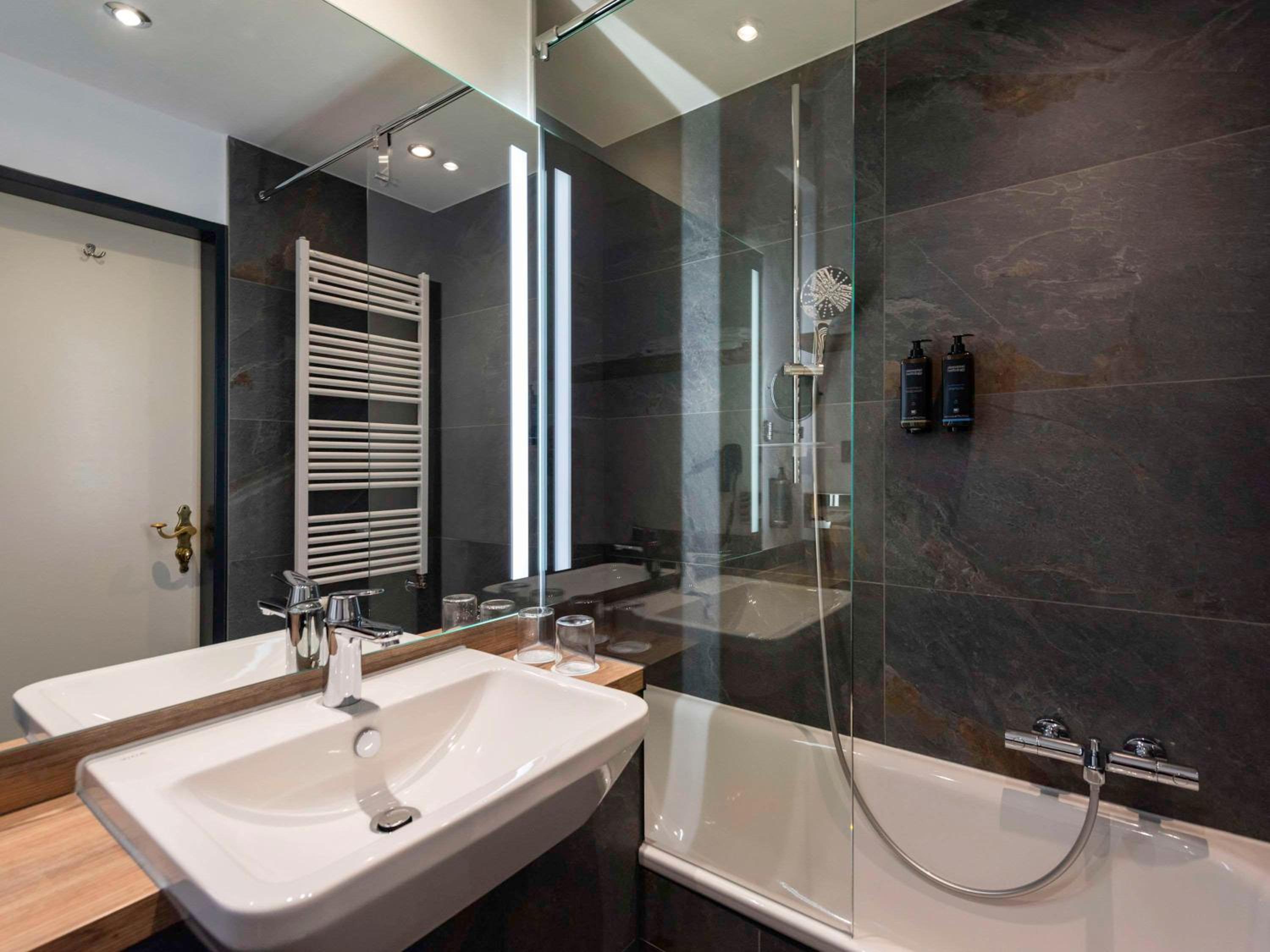 Standard Twin Room - Photo 4
