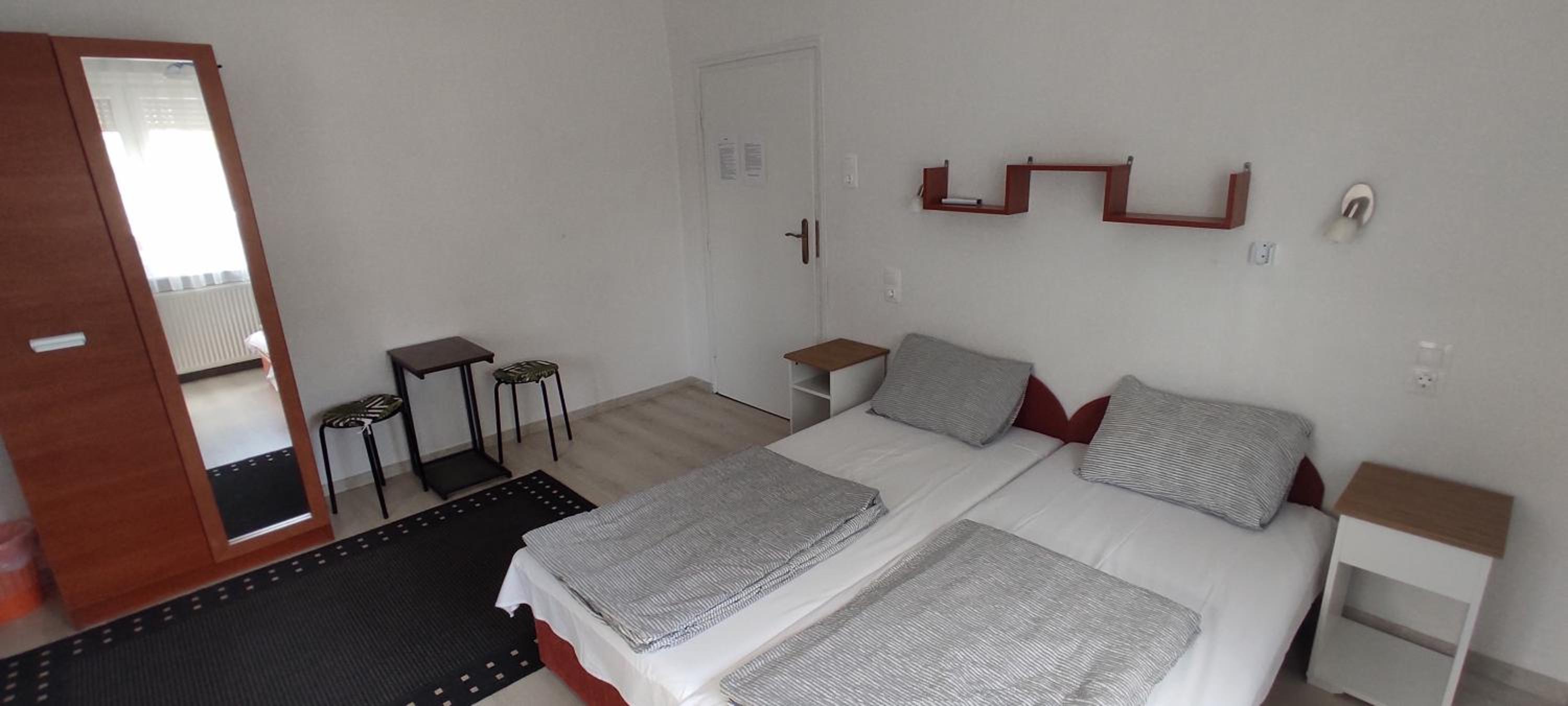 Triple Room with Private External Bathroom - Photo 11
