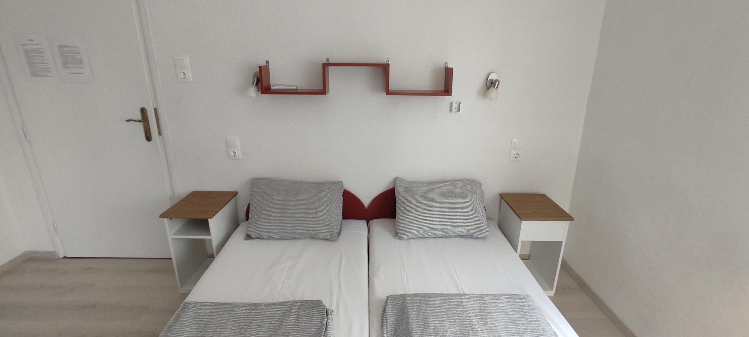 Triple Room with Private External Bathroom - Photo 9