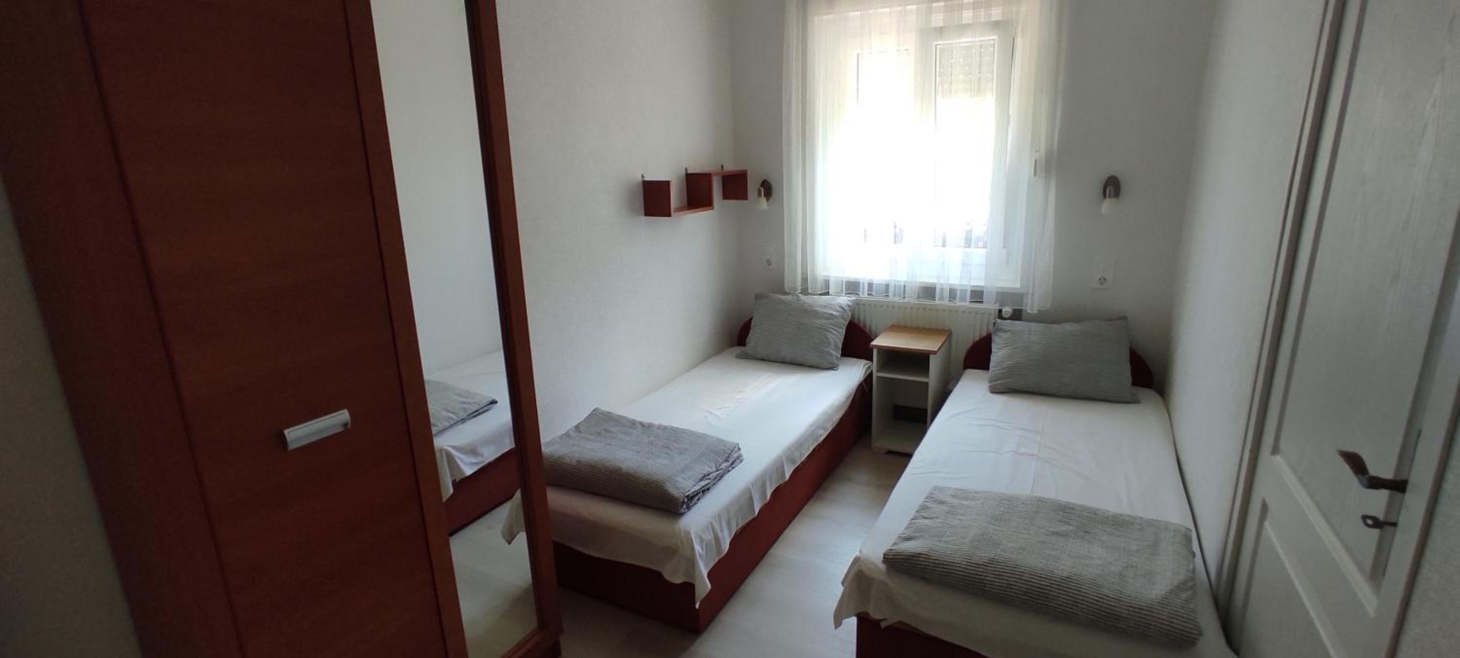 Triple Room with Private Bathroom - Photo 7