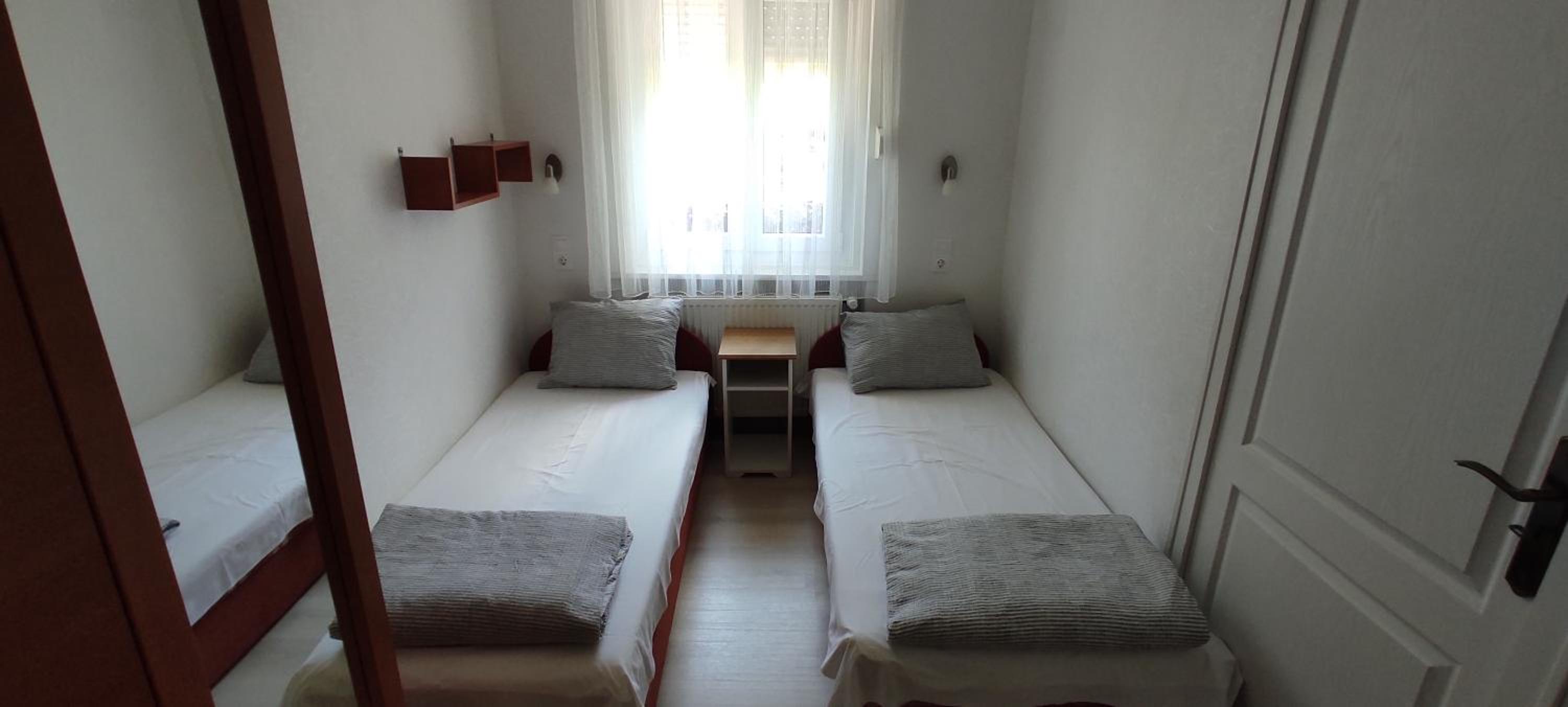 Triple Room with Private Bathroom - Photo 8