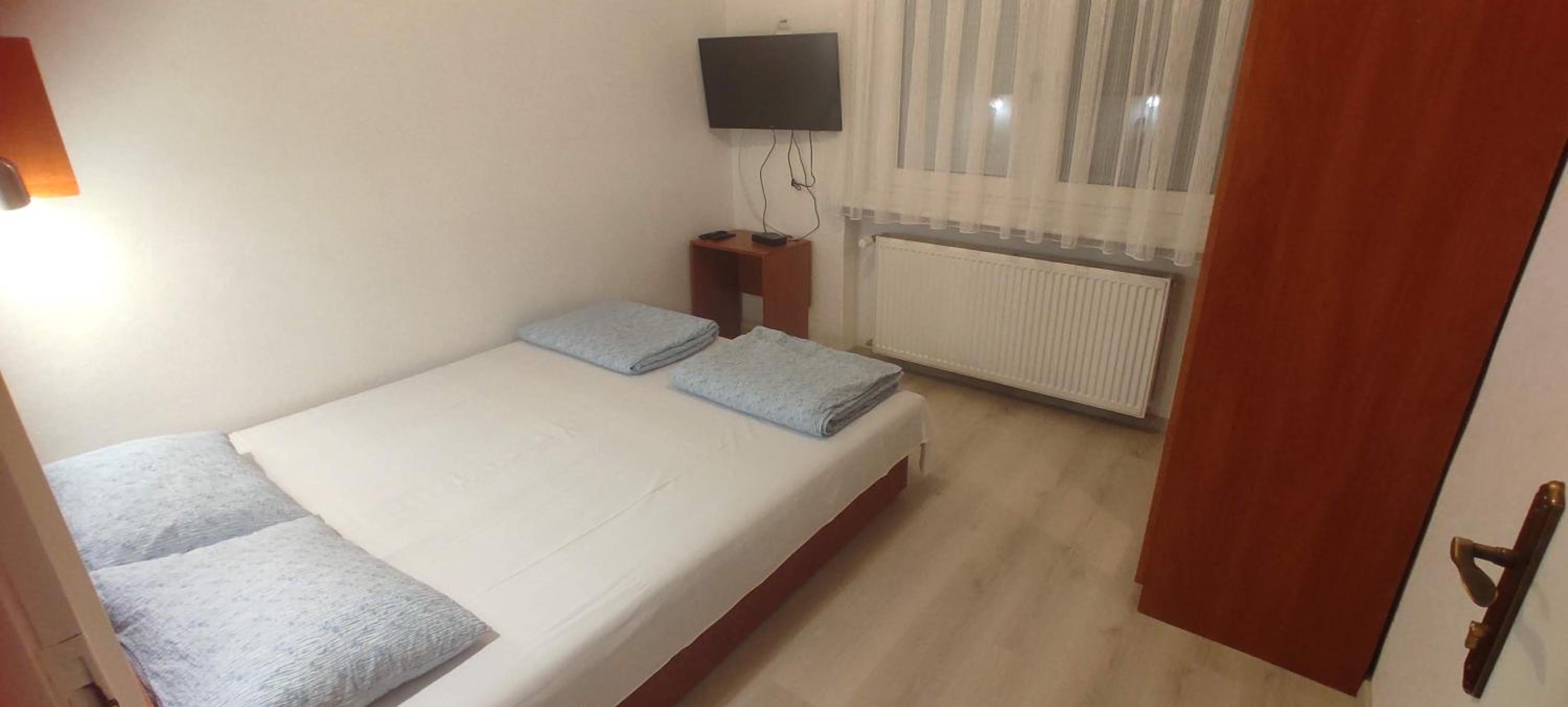 Small Double or Twin Room - Photo 10