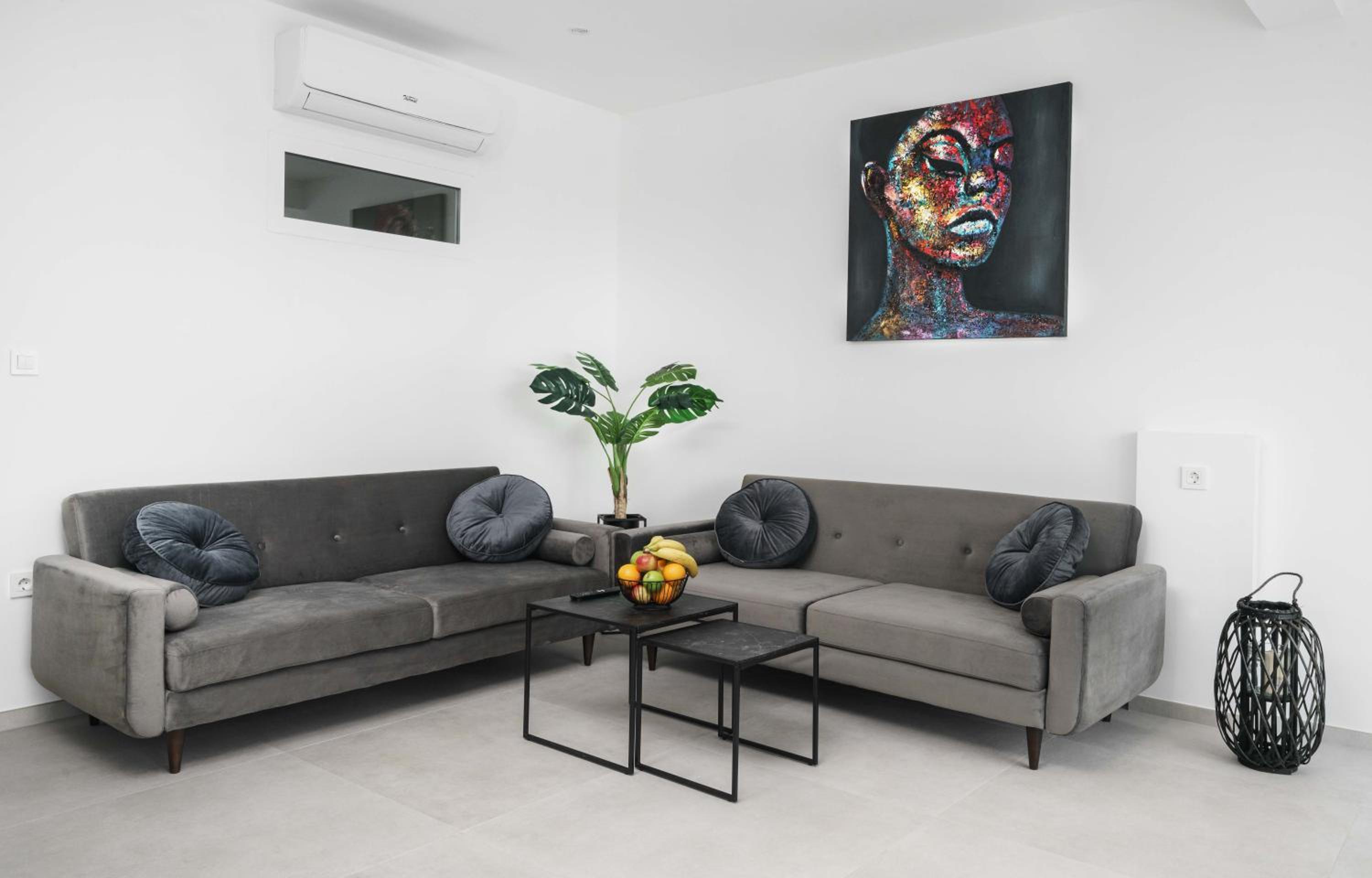 Apartment photo 2