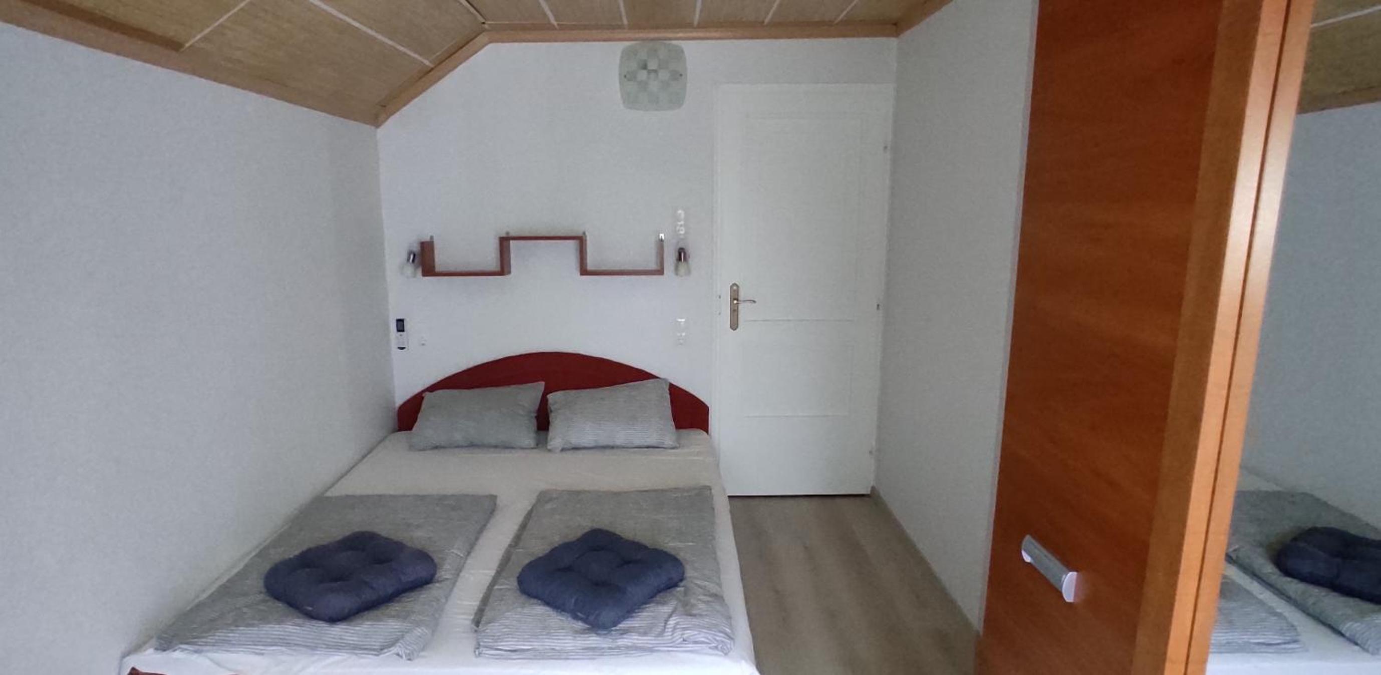 Twin Room with Balcony - Photo 5