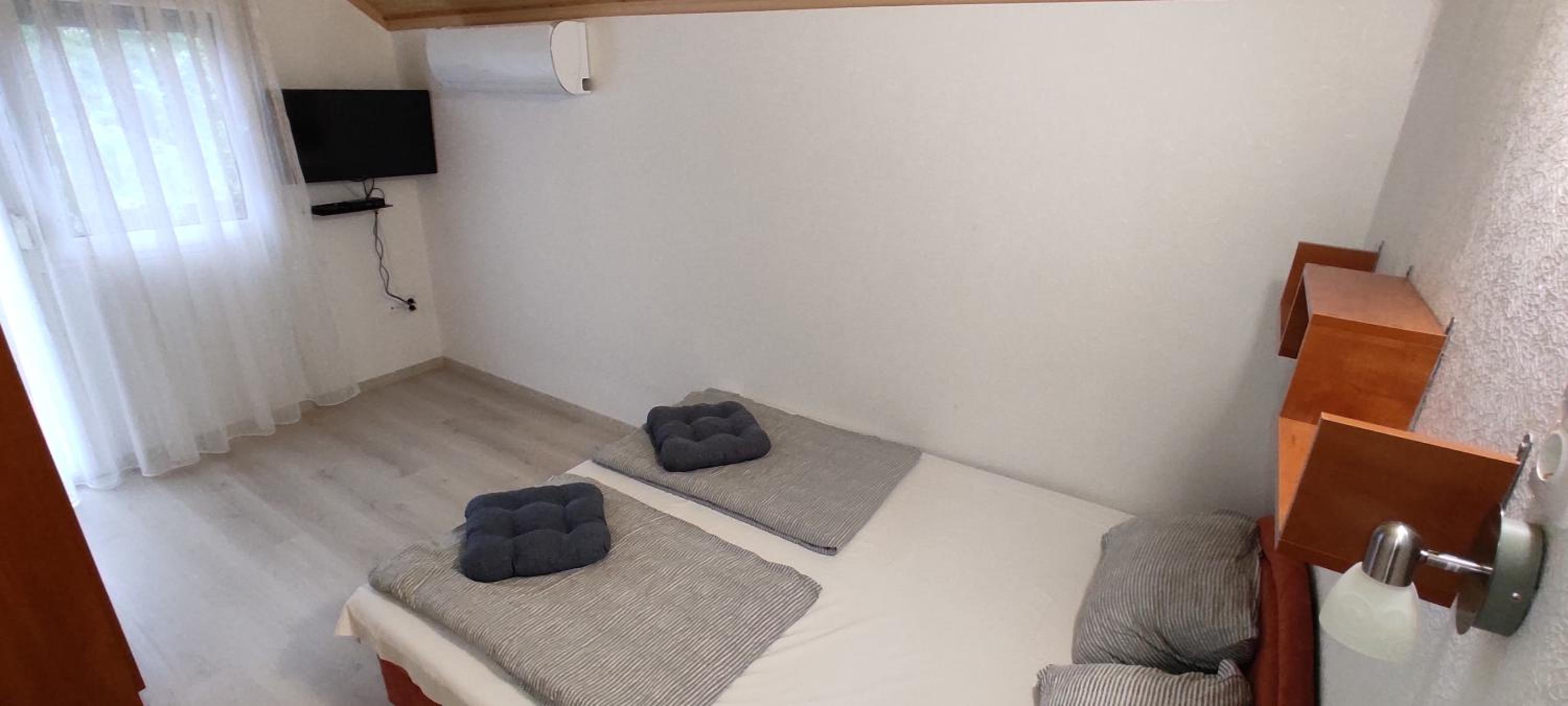 Twin Room with Balcony - Photo 6