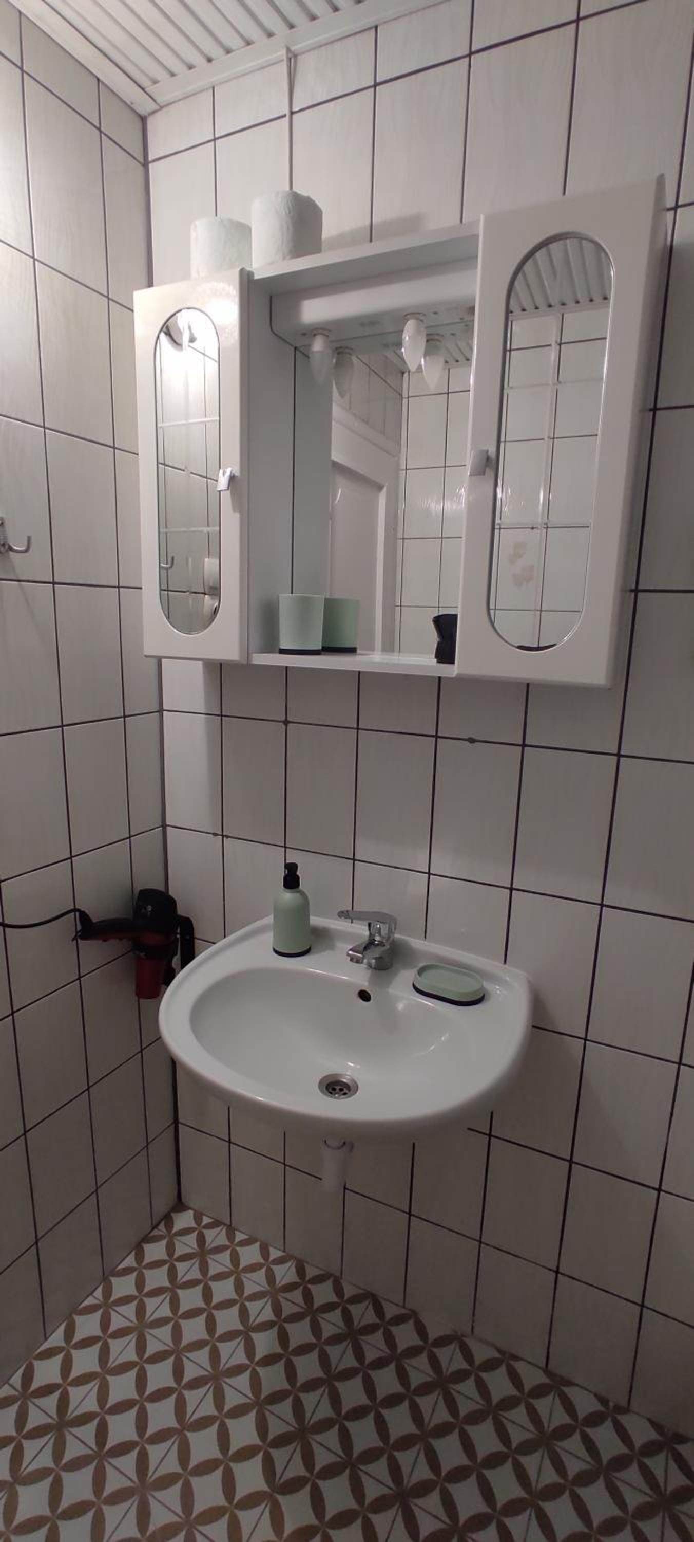 Triple Room with Balcony - Photo 10