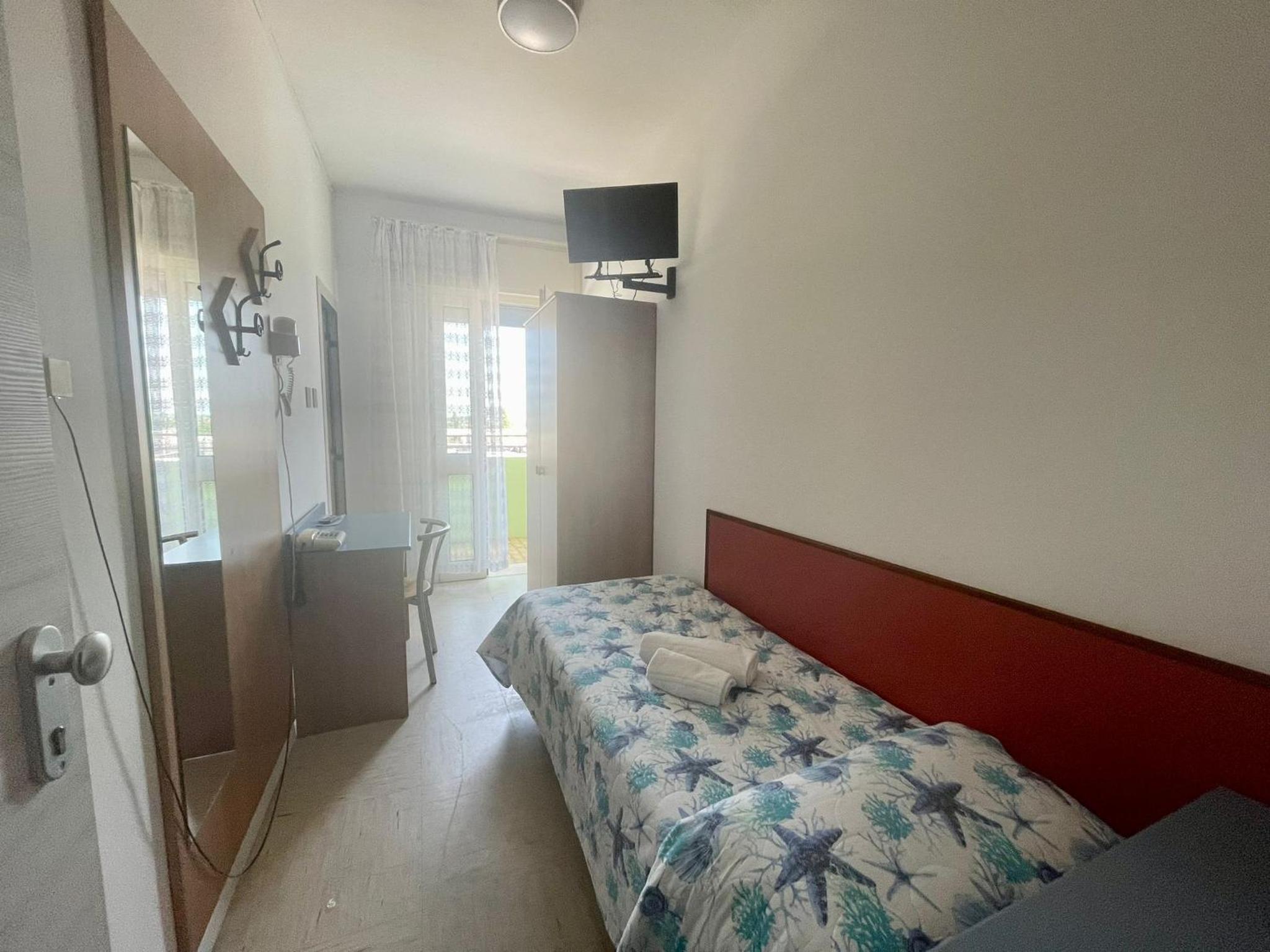 Single Room photo 2