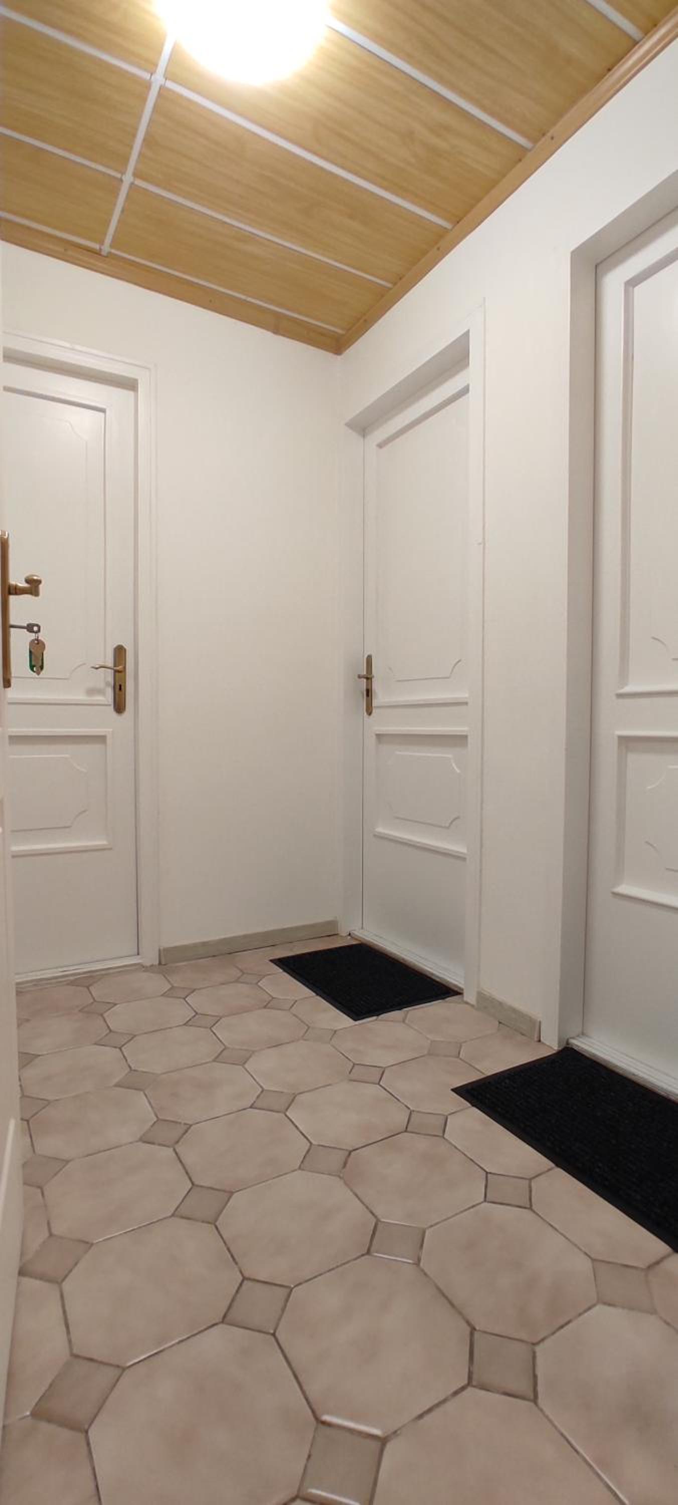 Quadruple Room with Private Bathroom - Photo 11