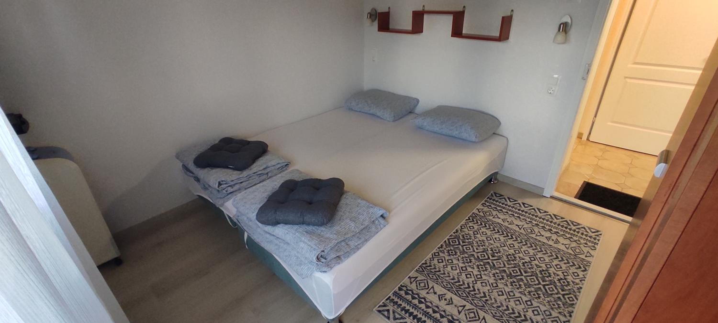 Quadruple Room with Private Bathroom - Photo 5