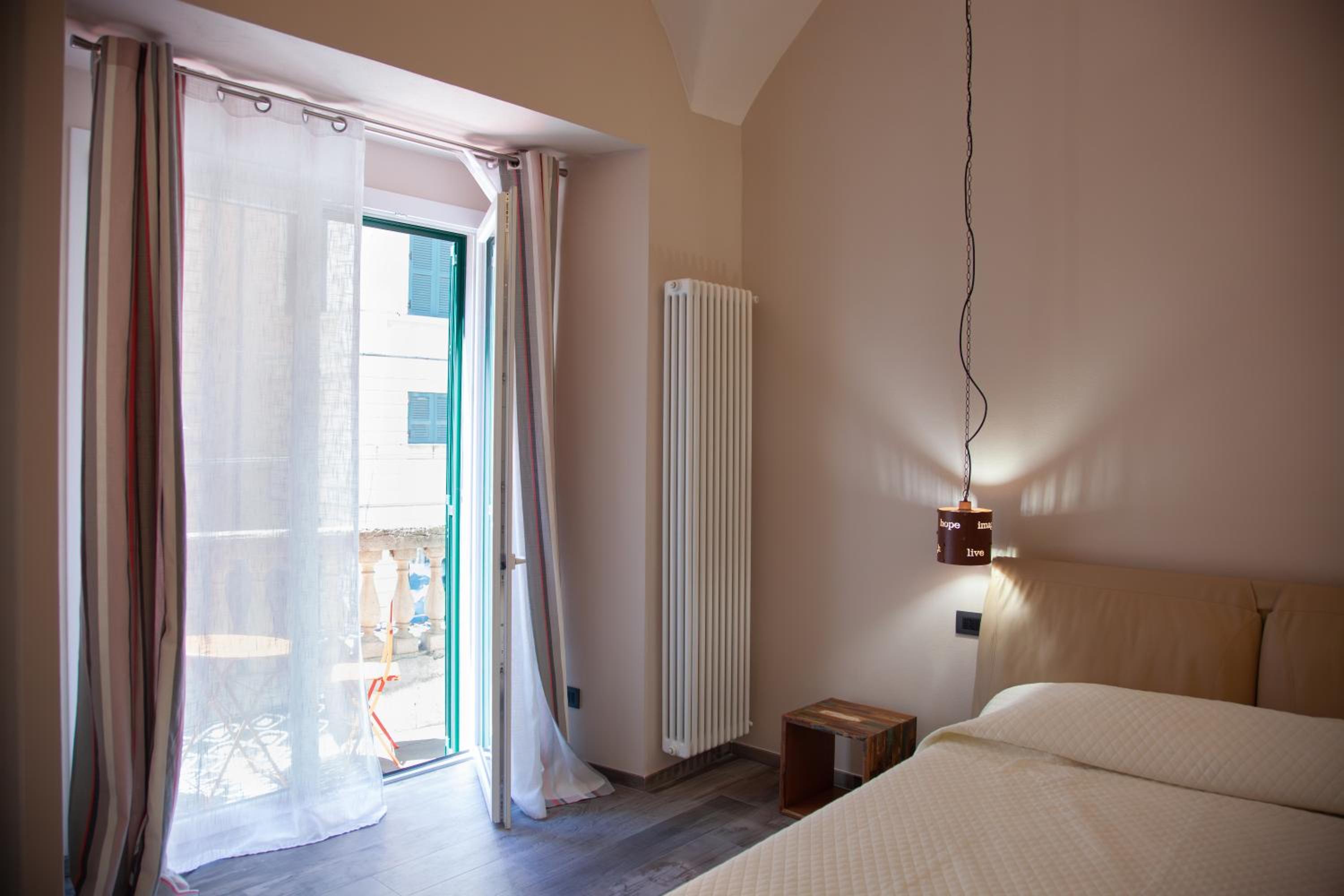 Double Room with Private Bathroom - Photo 8