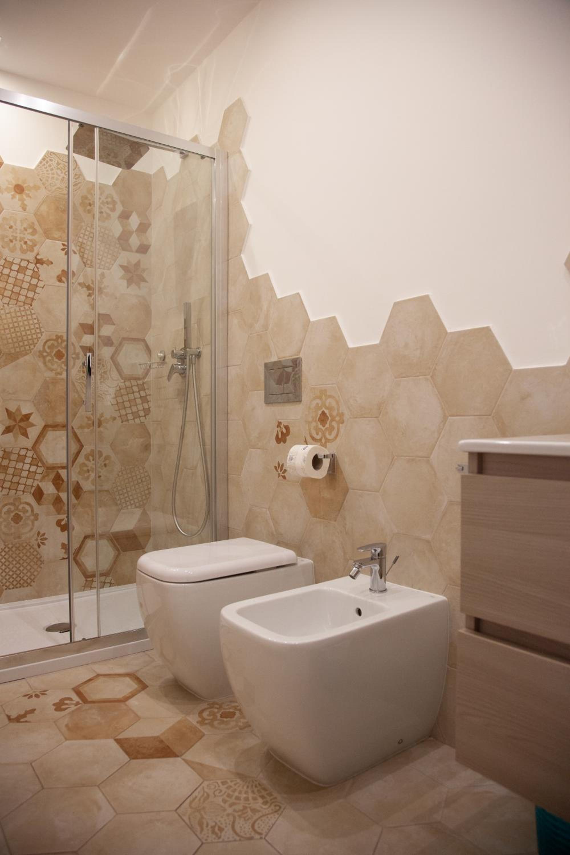 Double Room with Private Bathroom - Photo 6