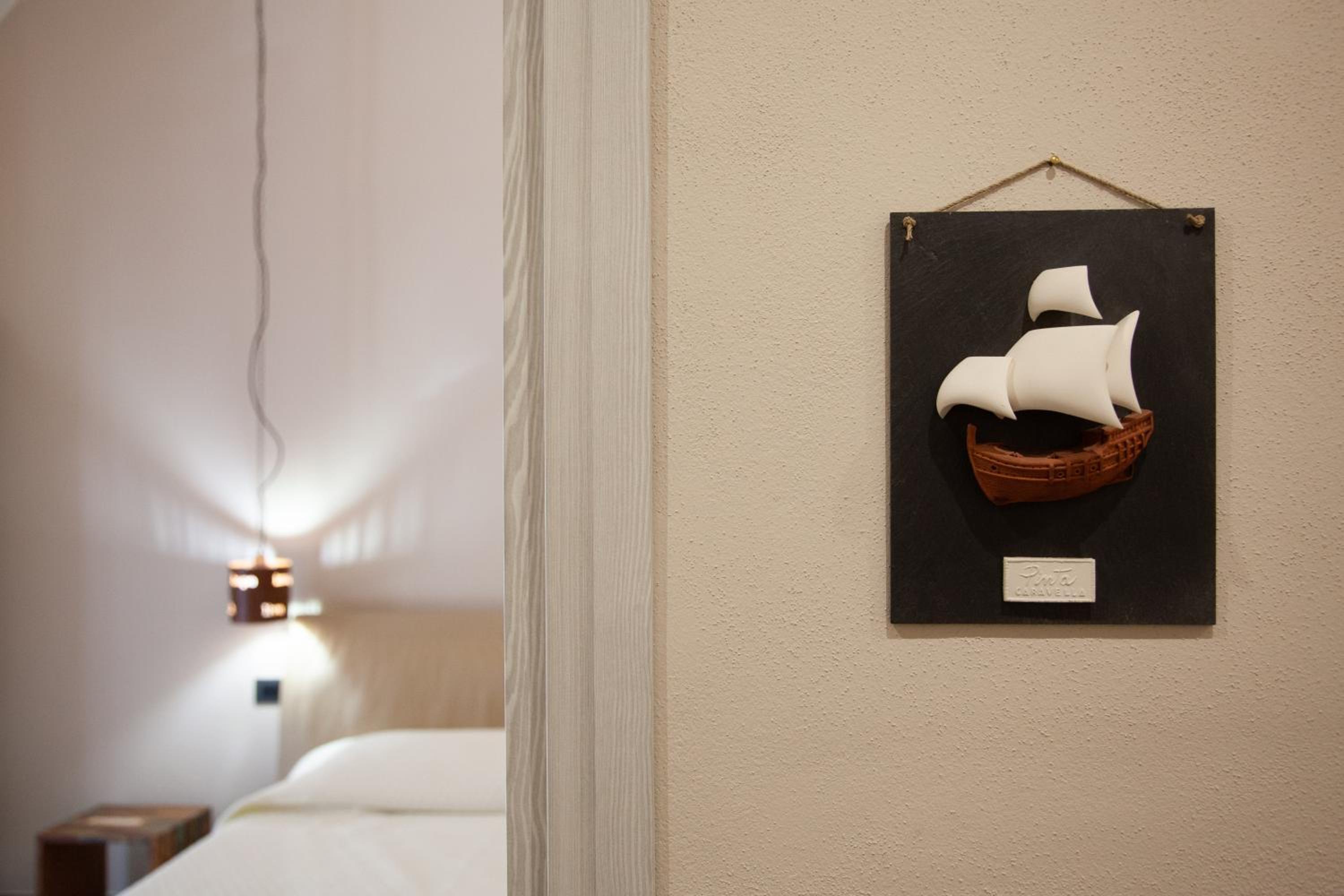 Double Room with Private Bathroom - Photo 12