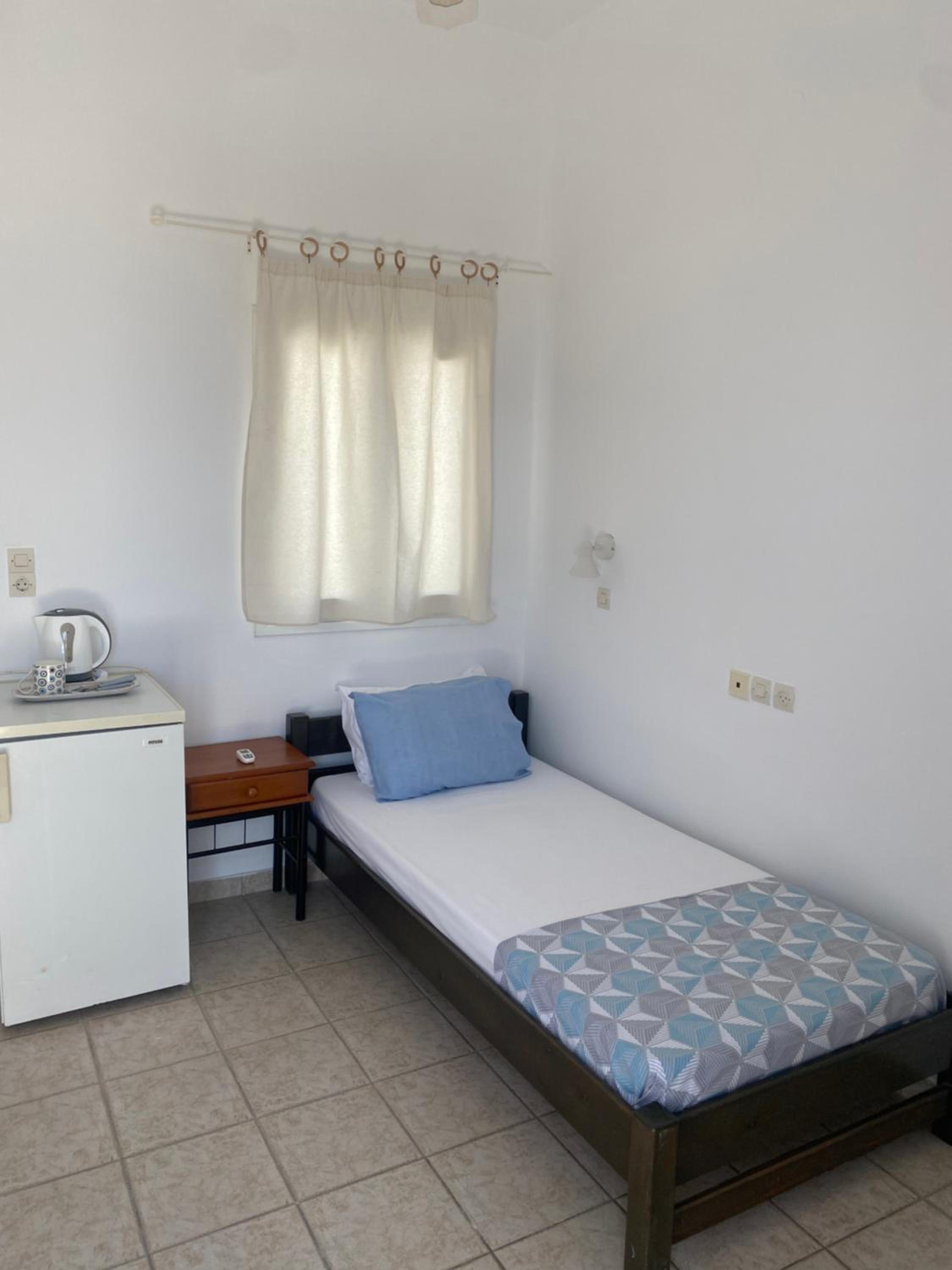Single Room with Private Bathroom photo 2