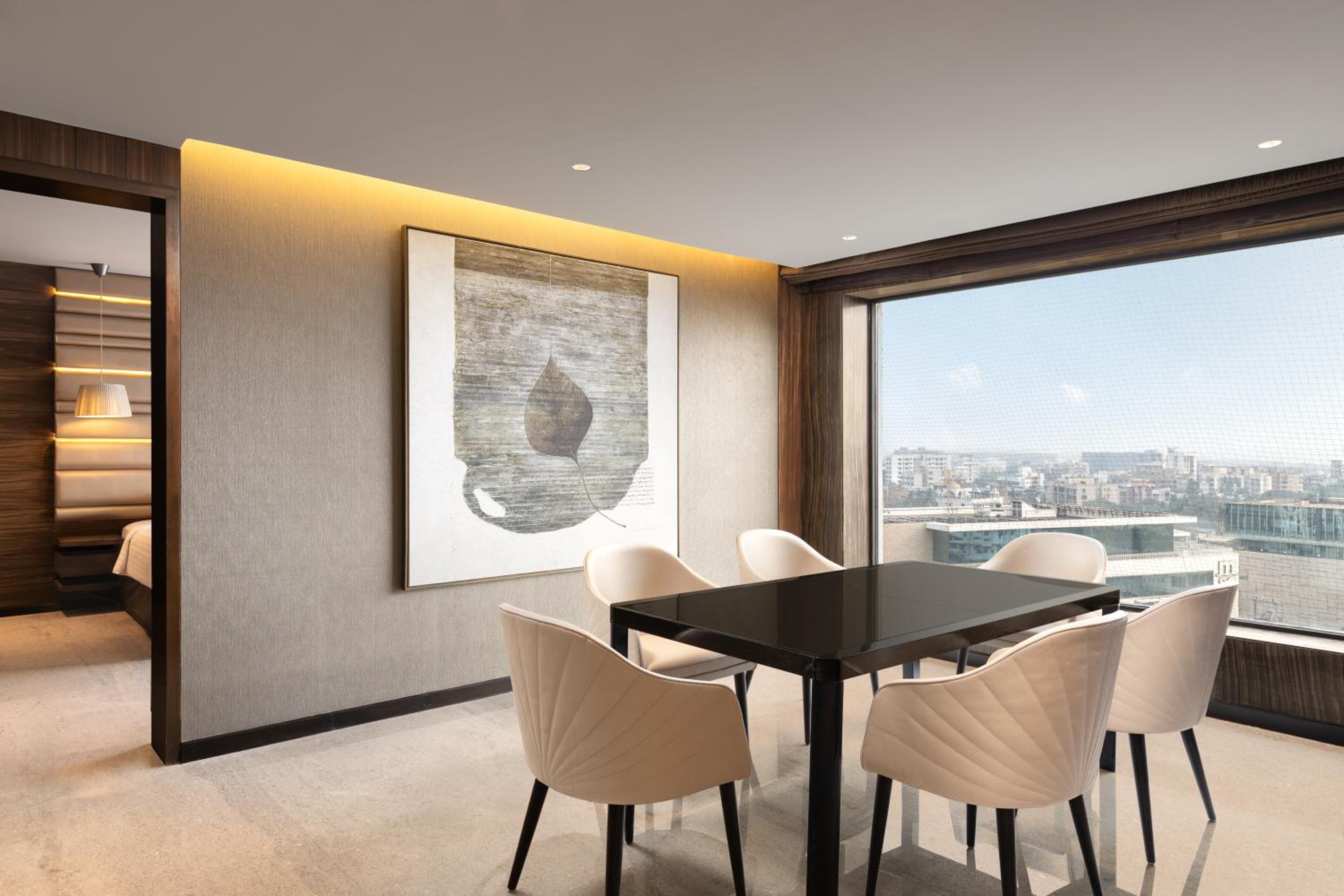 Grand Suite, Executive lounge access, 1 Bedroom Suite thumbnail 5