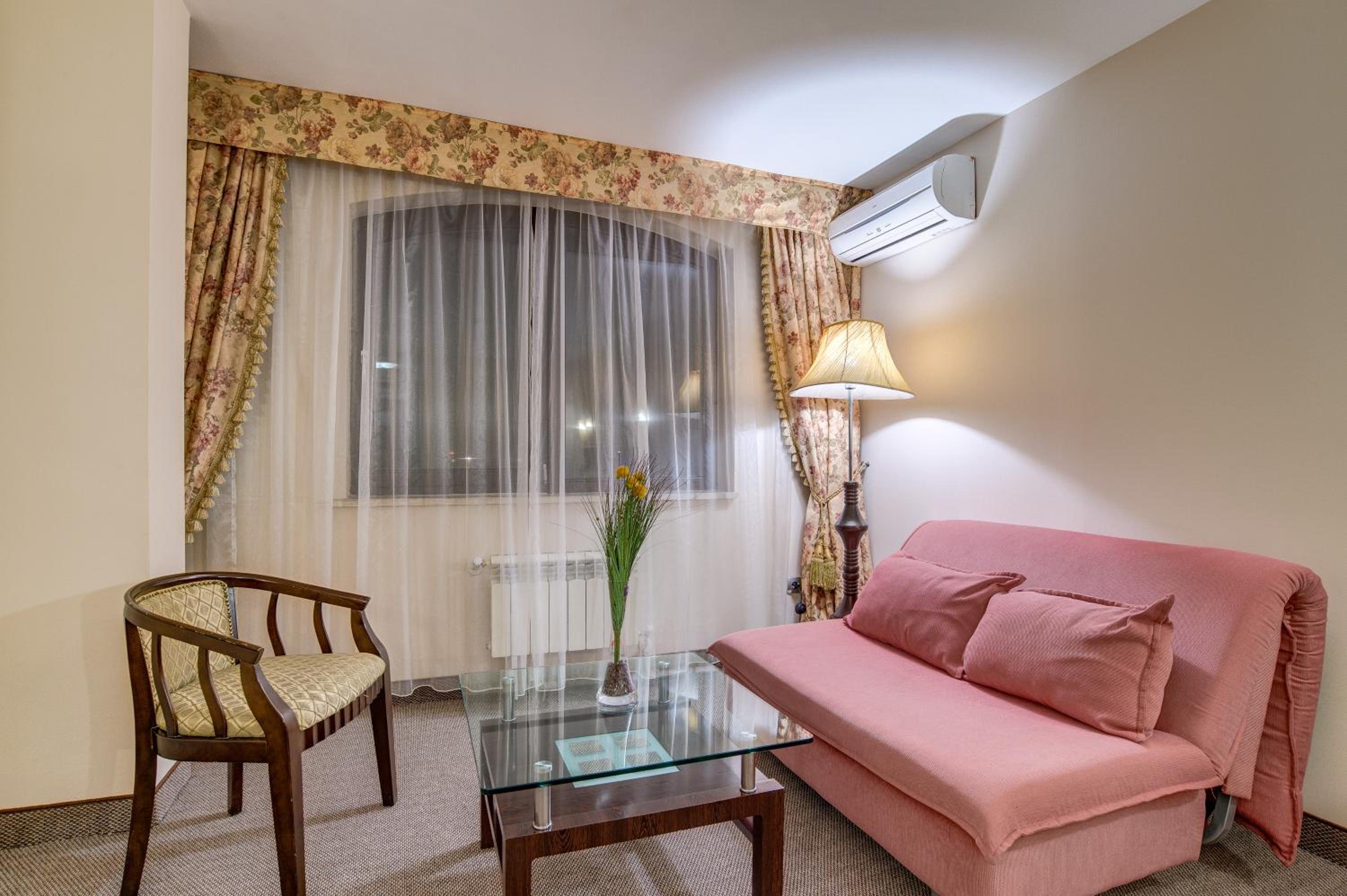 Deluxe Double or Twin Room (1 Adult + 2 Children) photo 2