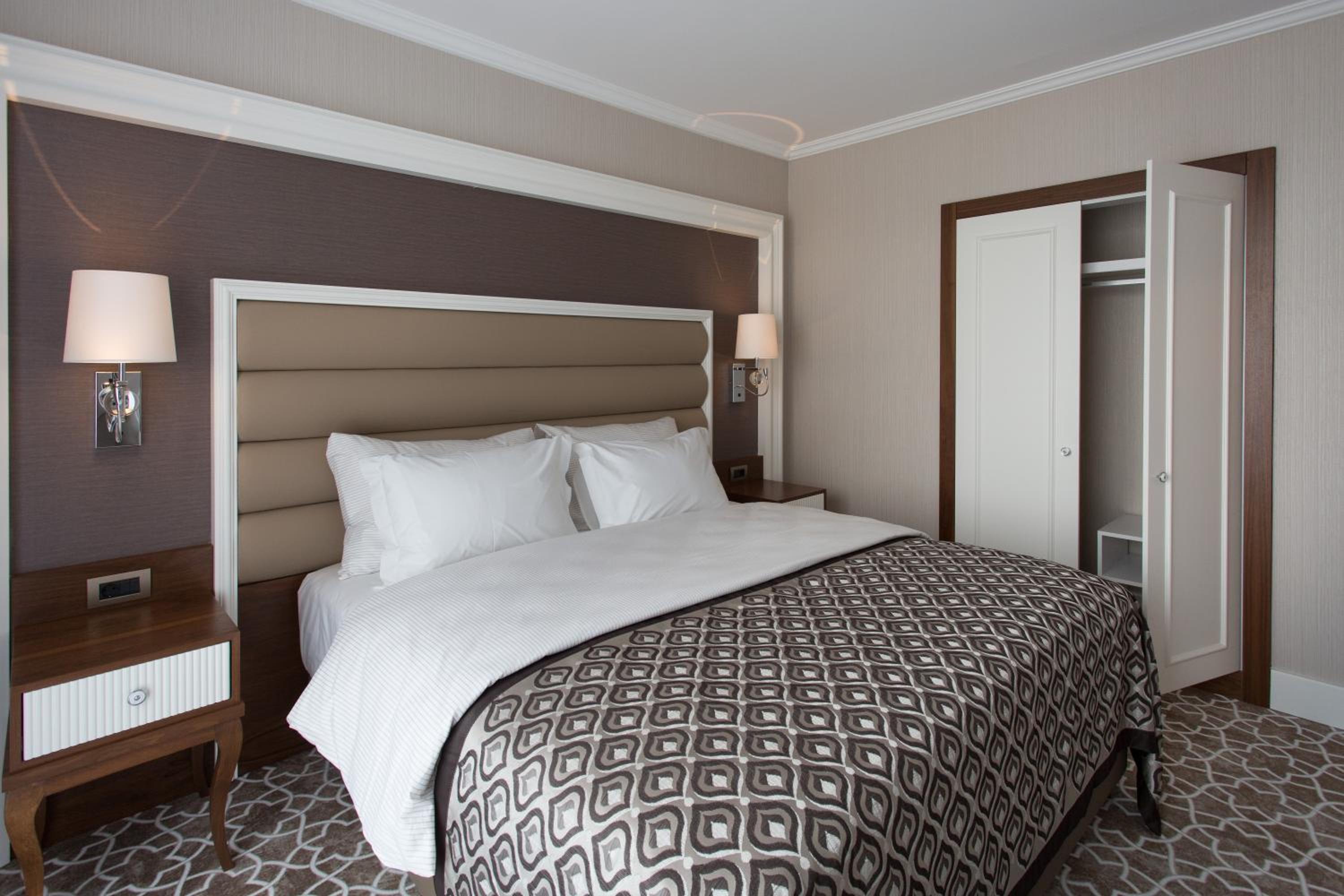 Executive Suite photo 2