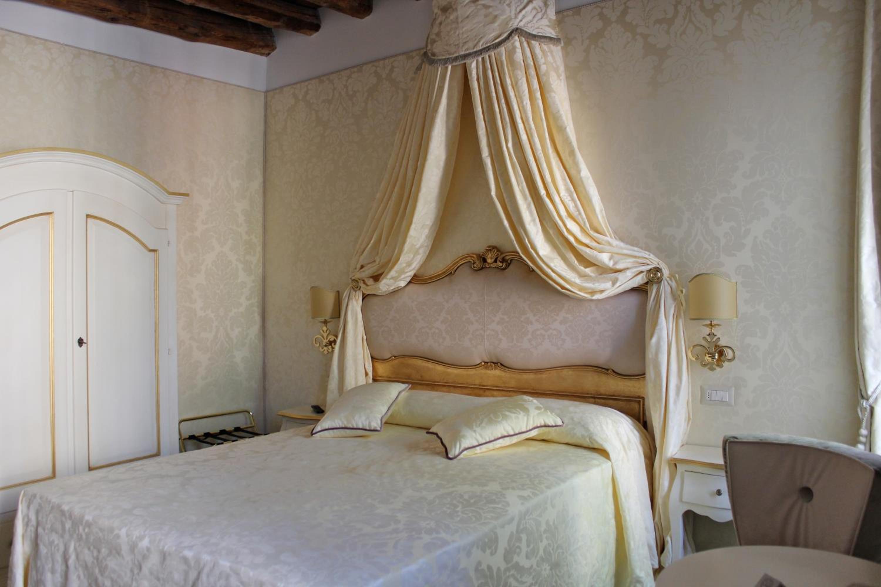 Double or Twin Room with View photo 3
