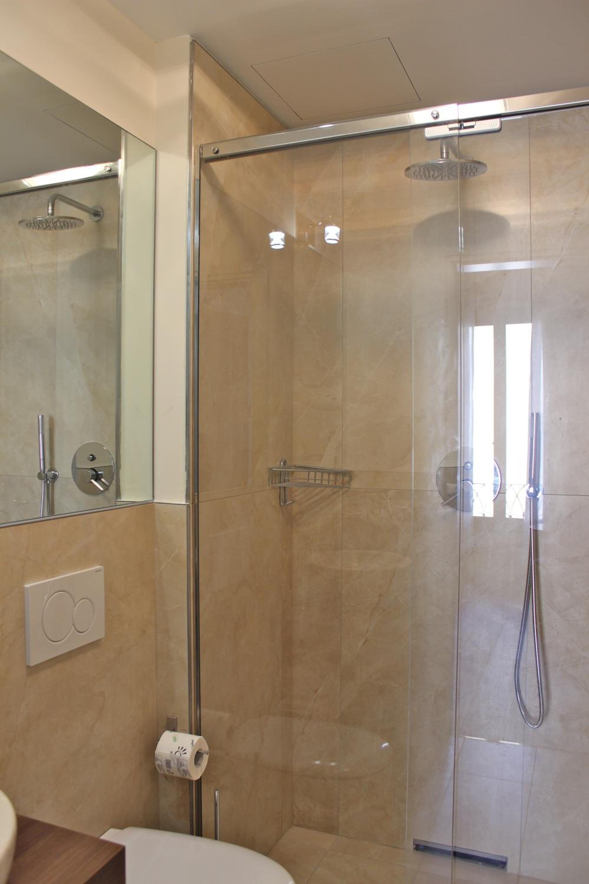 Deluxe Double or Twin Room with City View