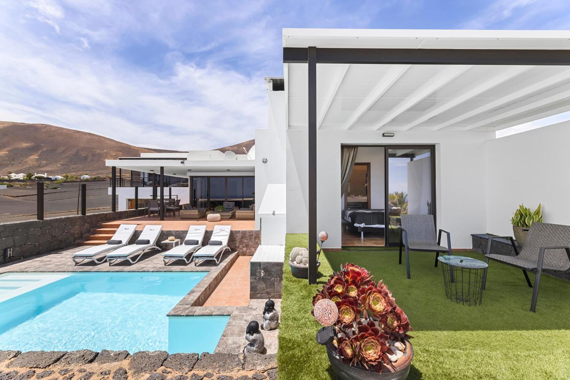 Villa photo 2