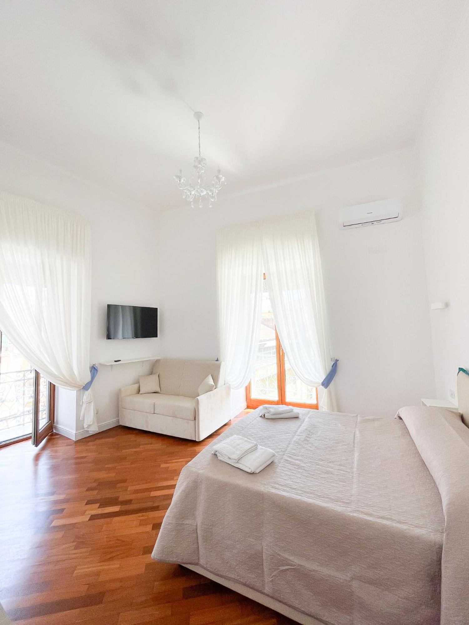 Deluxe Room (2 Adults + 1 Child)
