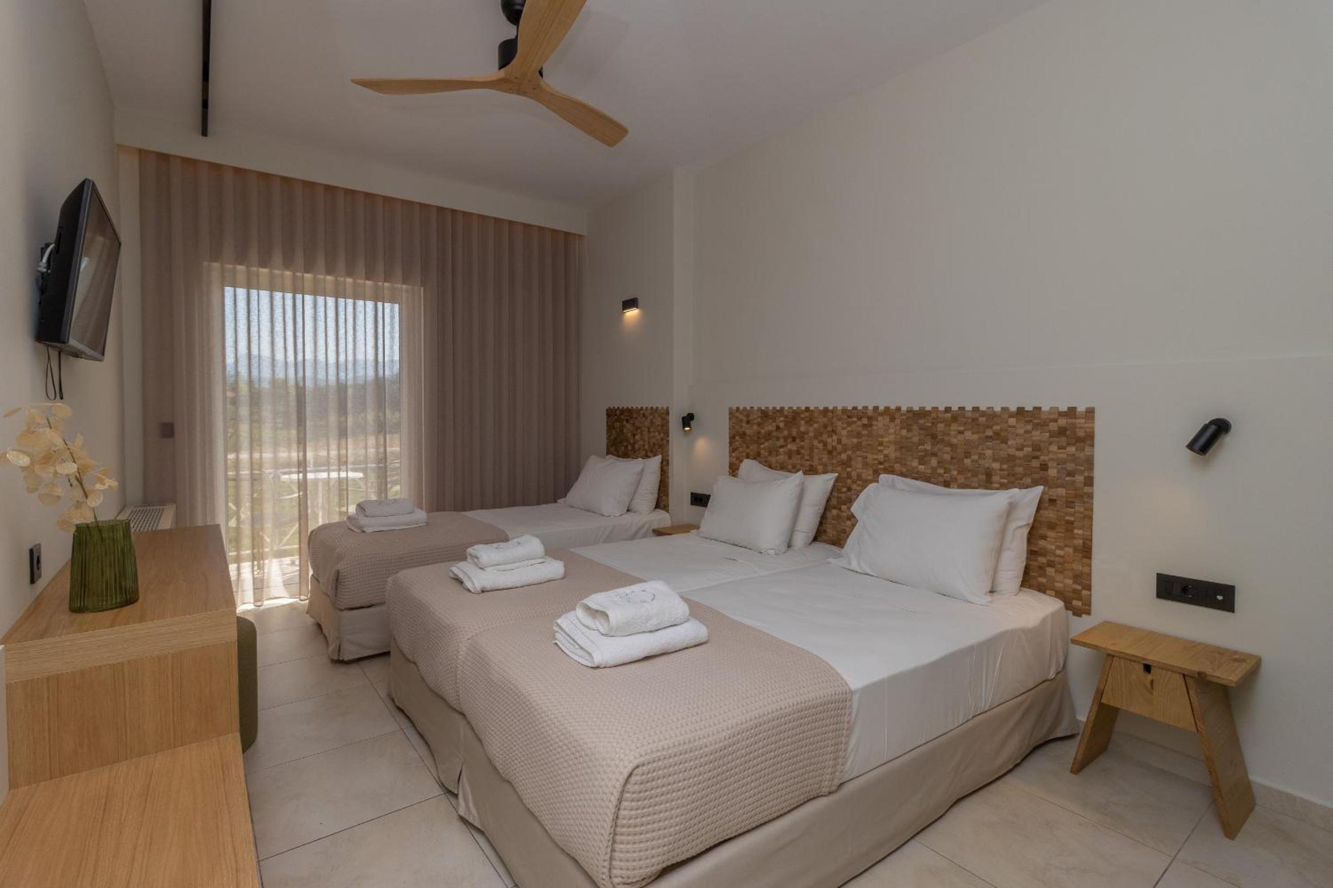 Triple Room with Side Sea View