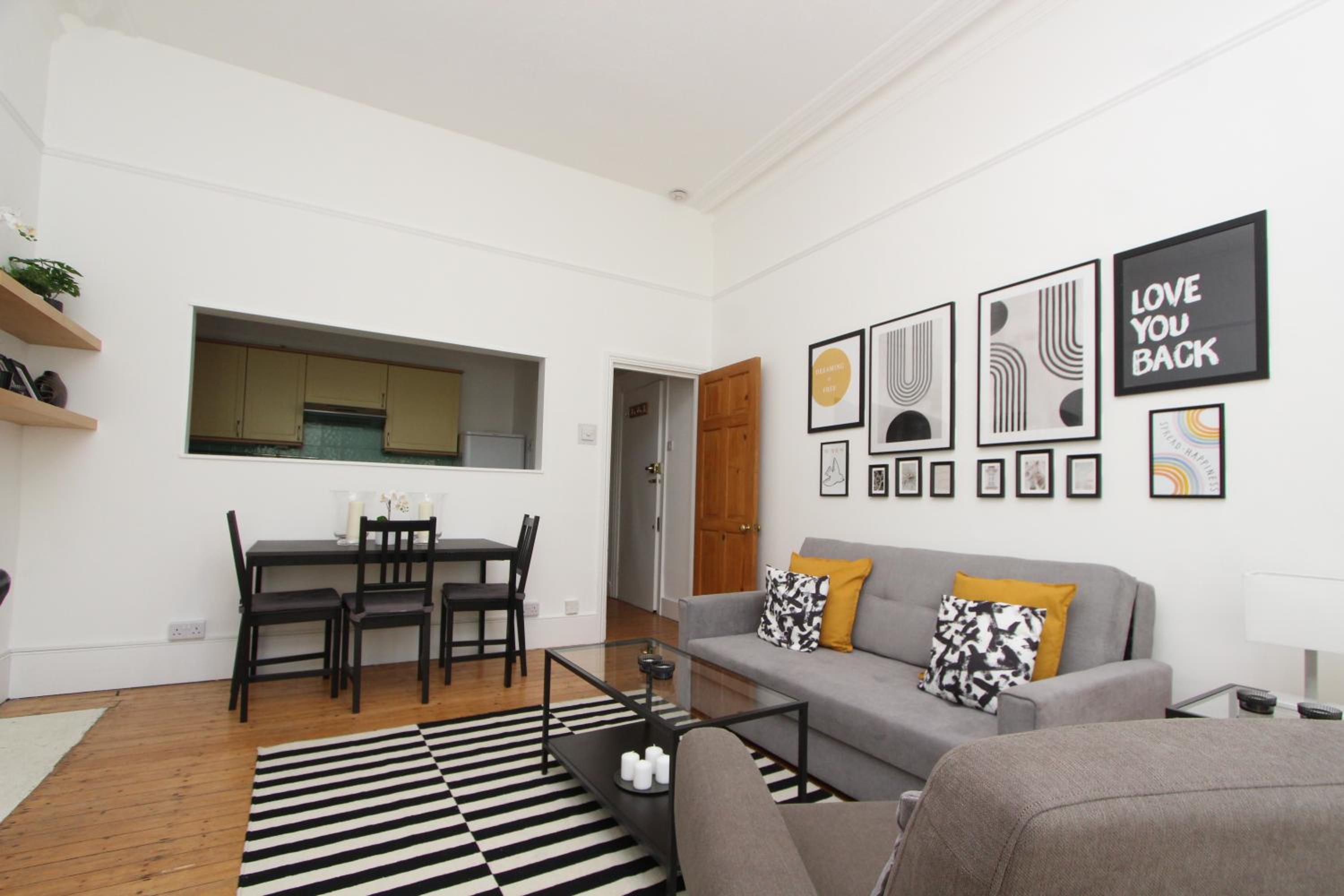 One-Bedroom Apartment photo 3