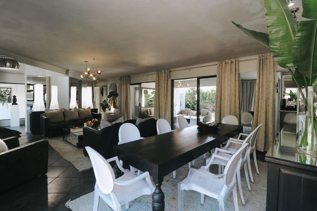 Villa photo 1