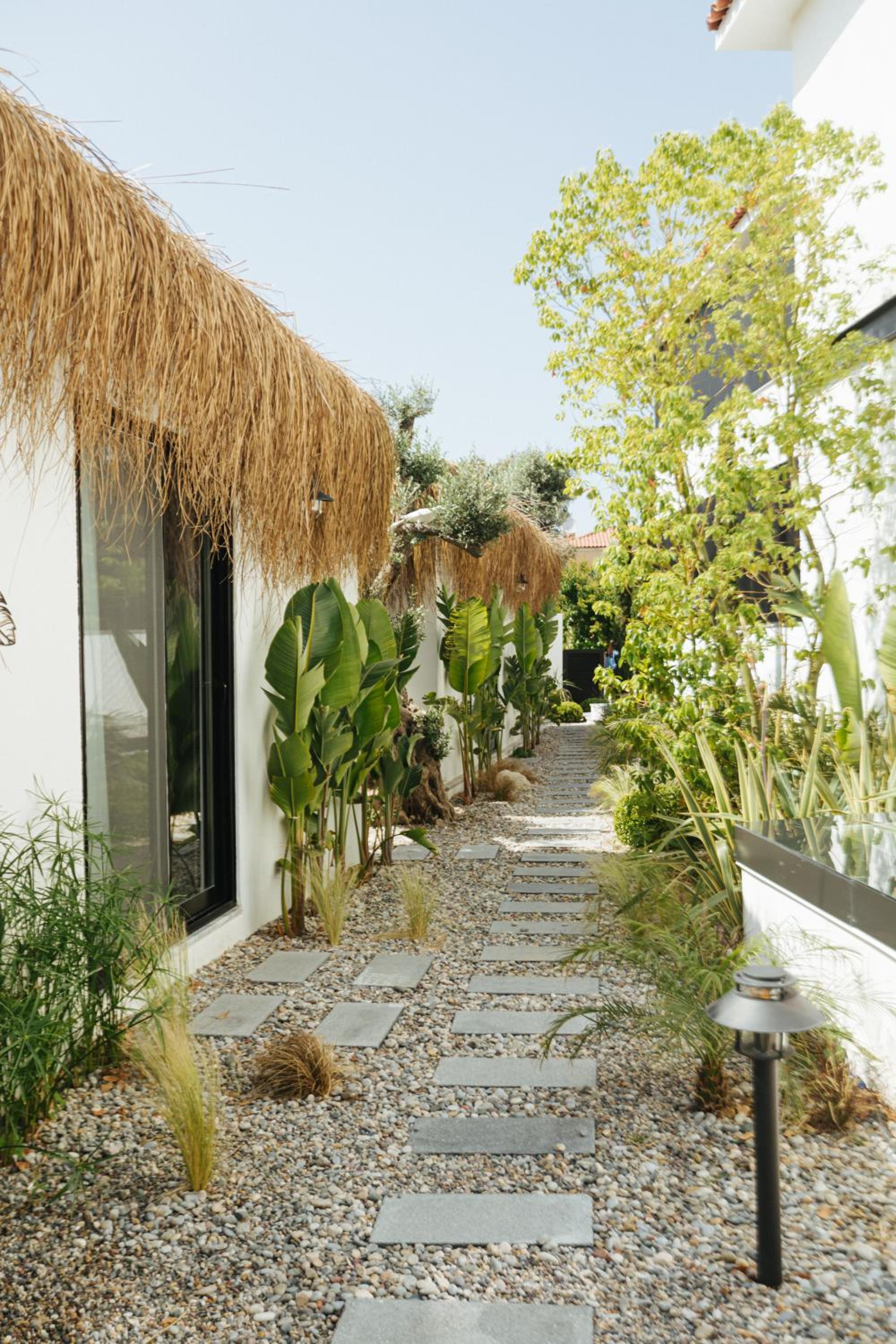 Bungalow with Garden View - Photo 3