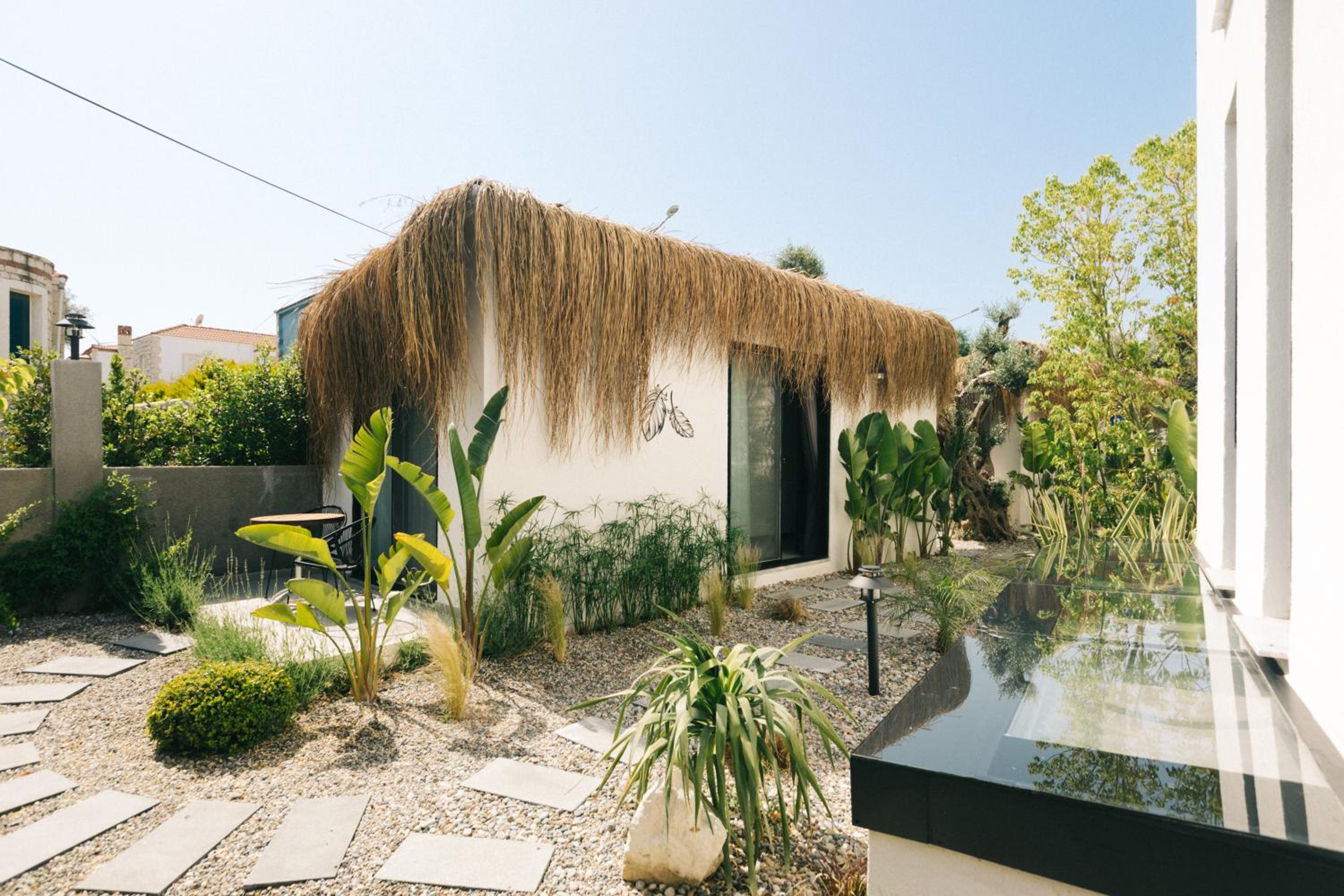 Bungalow with Garden View - Photo 2
