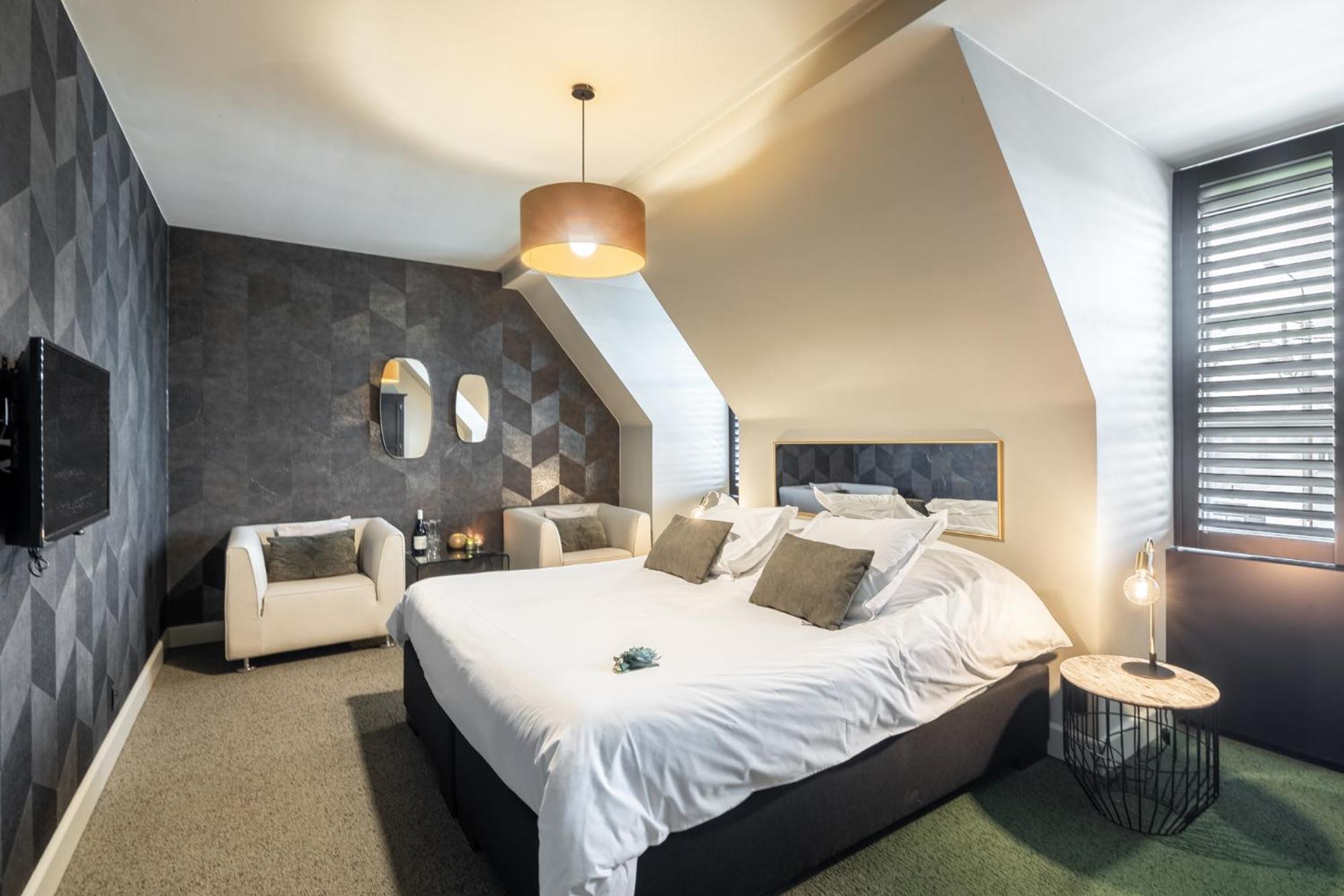 Deluxe King Room