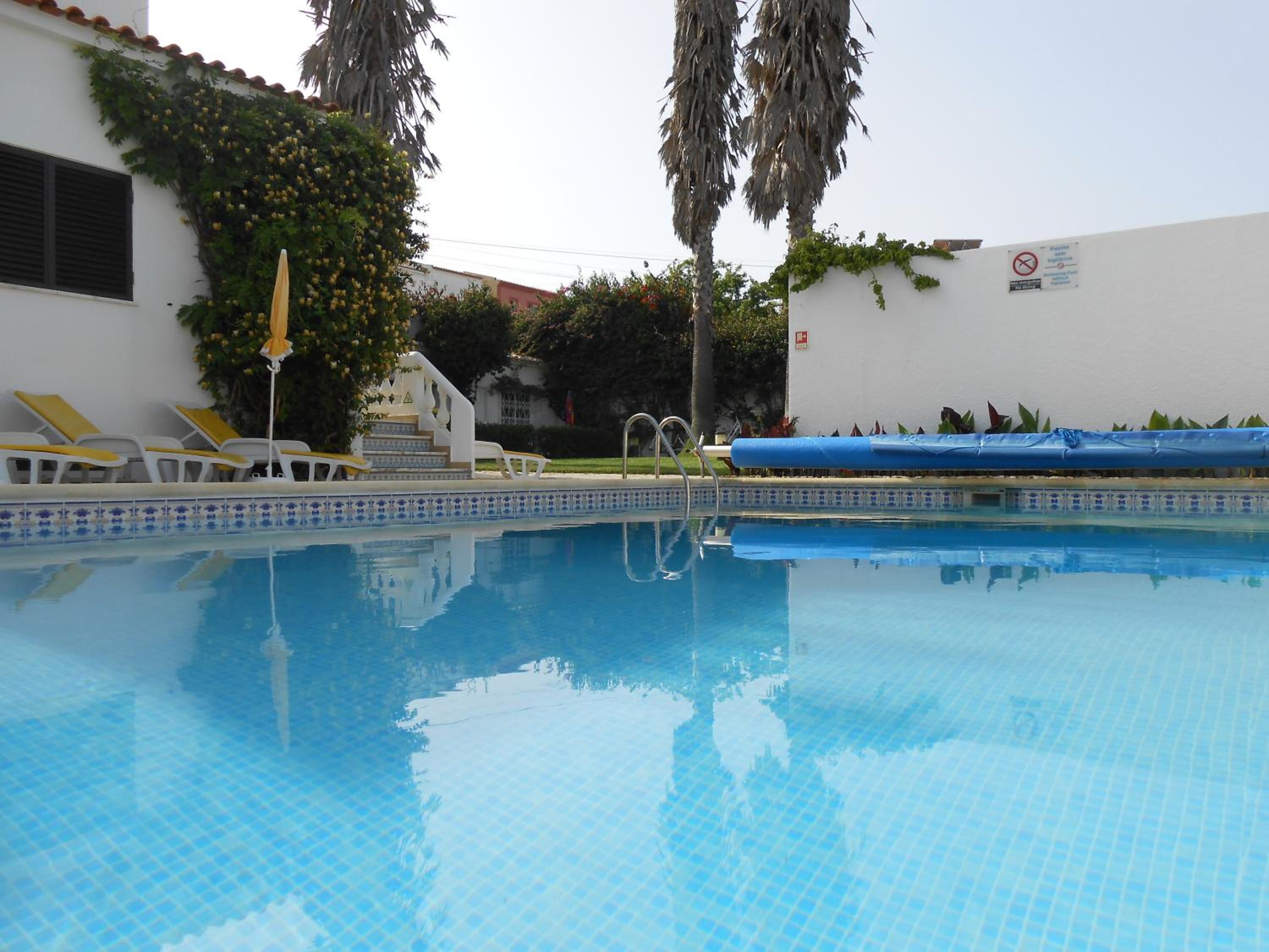Twin Room with Pool View photo 2