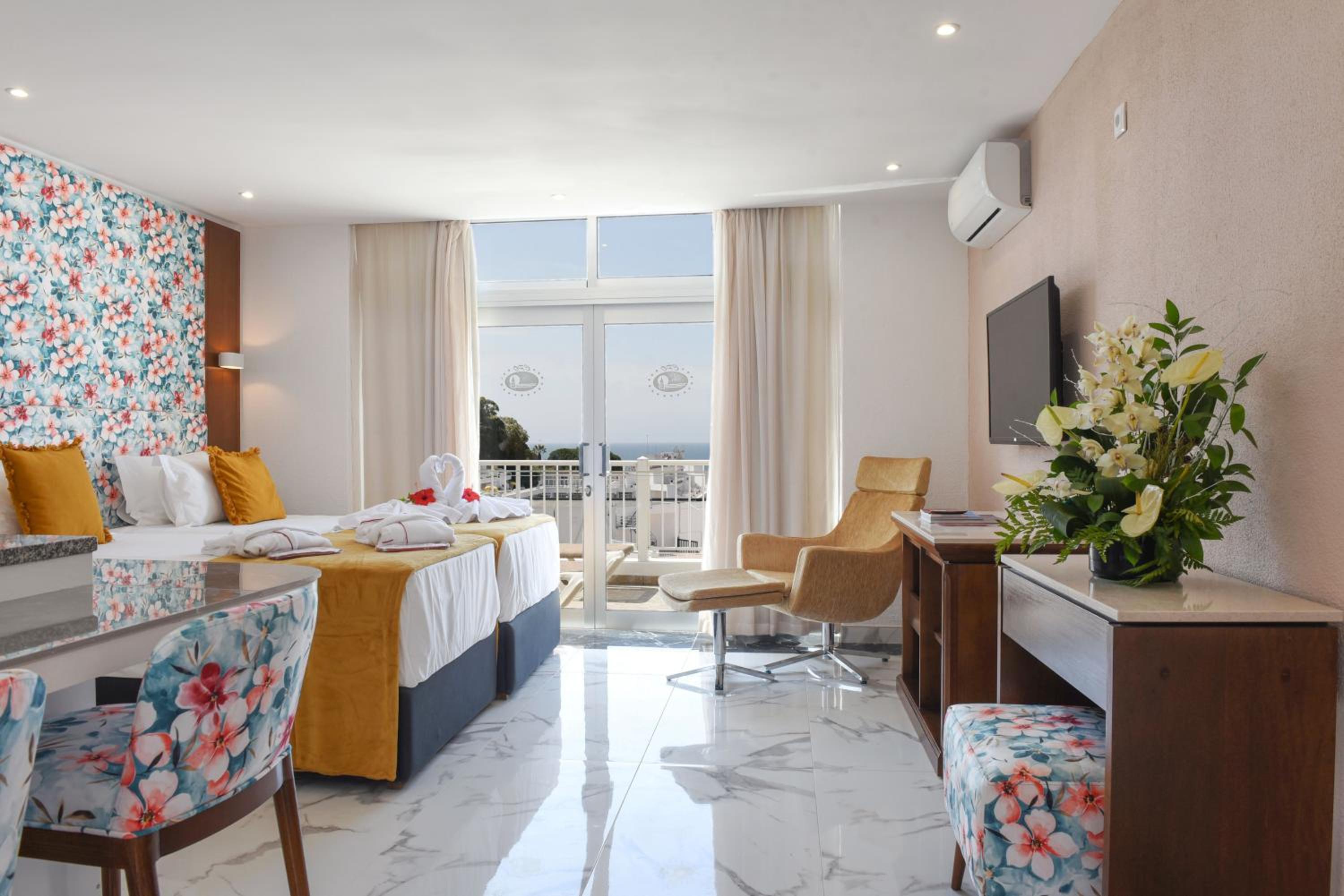 Luxury Room With Sea View