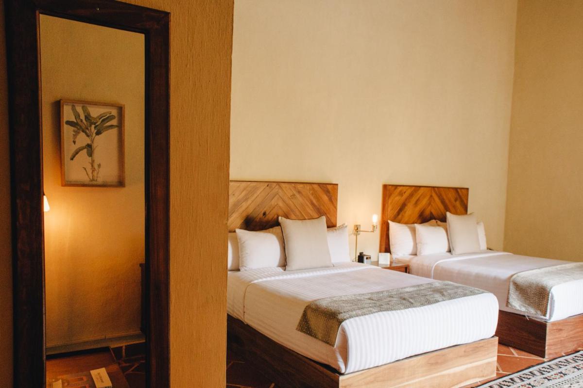 King Room with Two King Beds photo 1