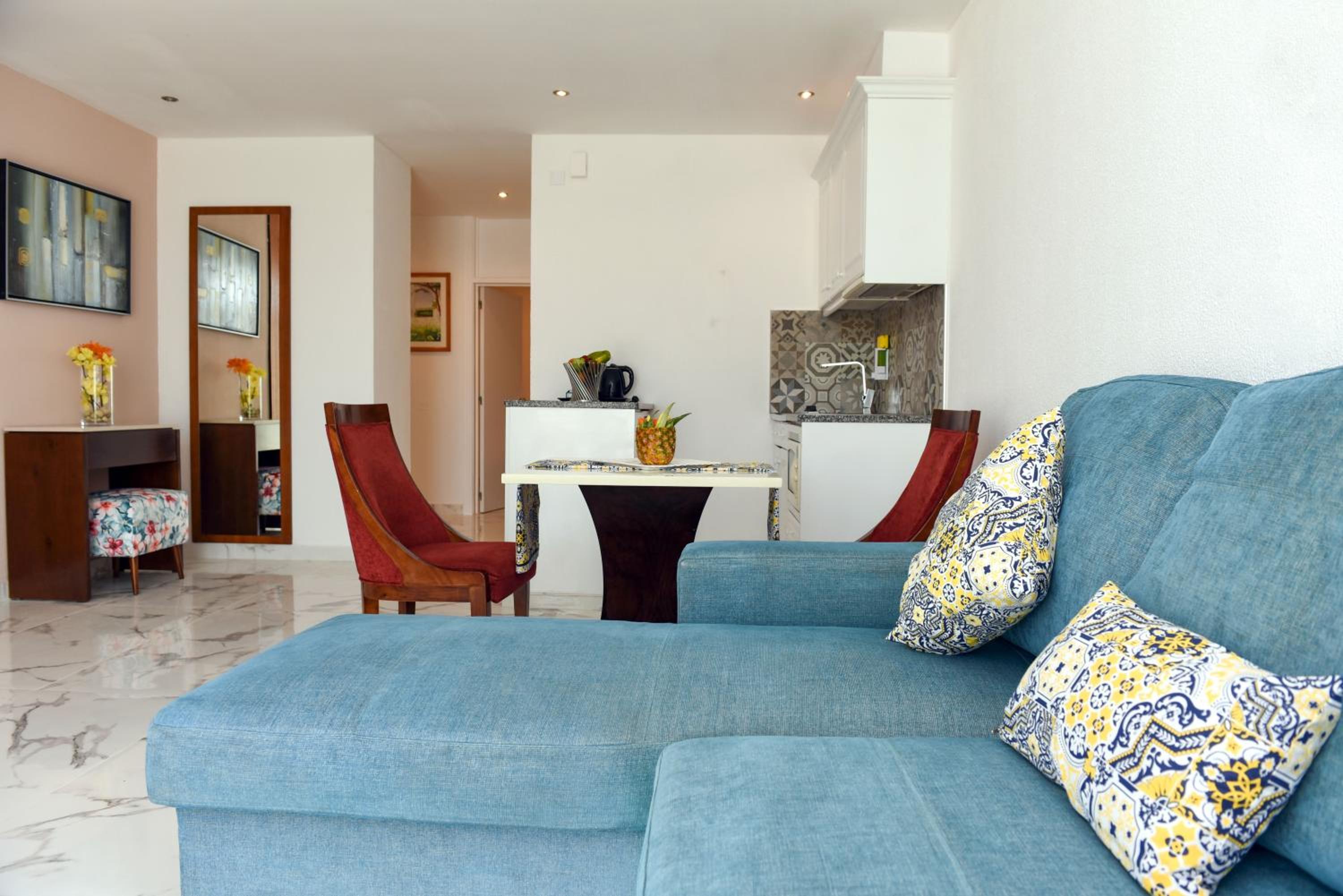 Luxury One Bedroom Apartment With Sea View