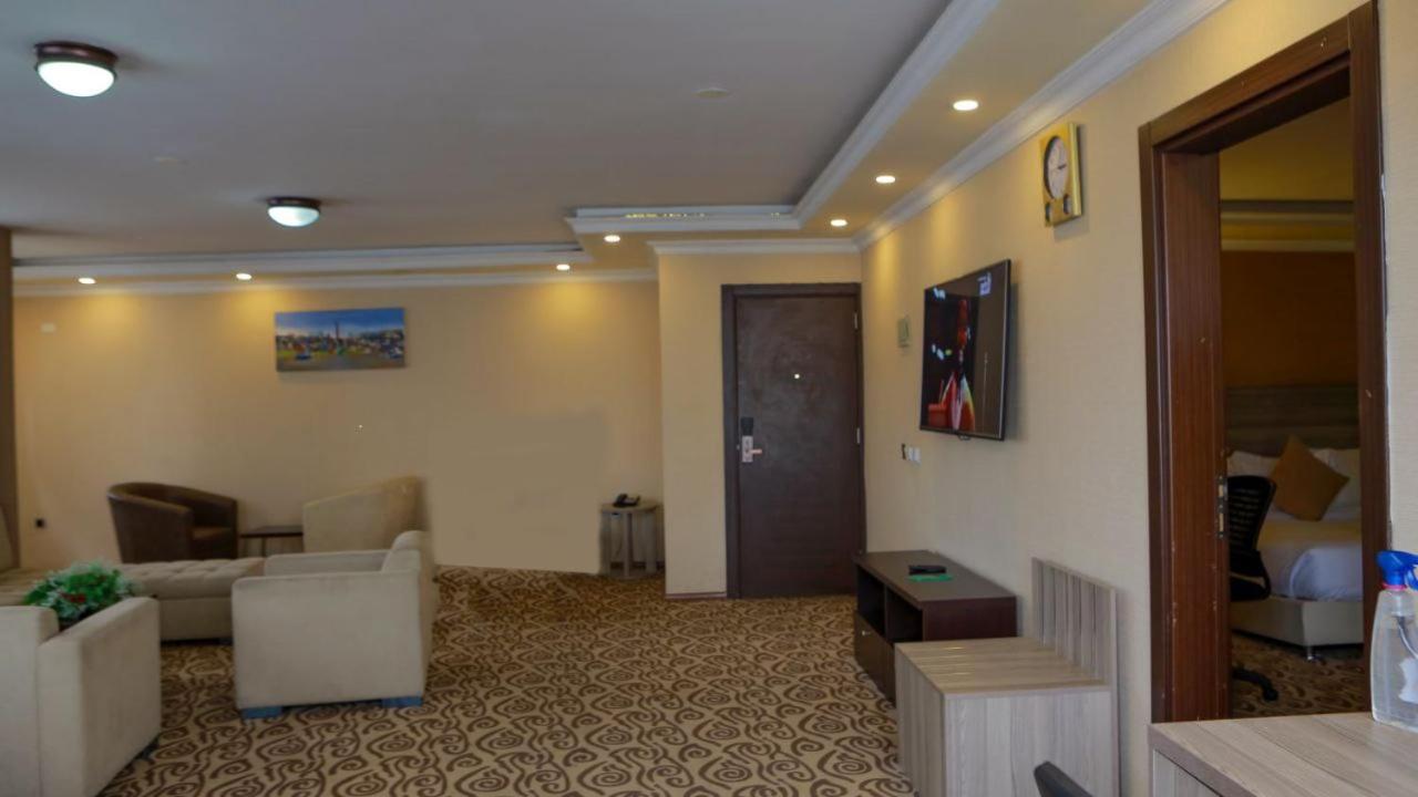 Suite with City View photo 2