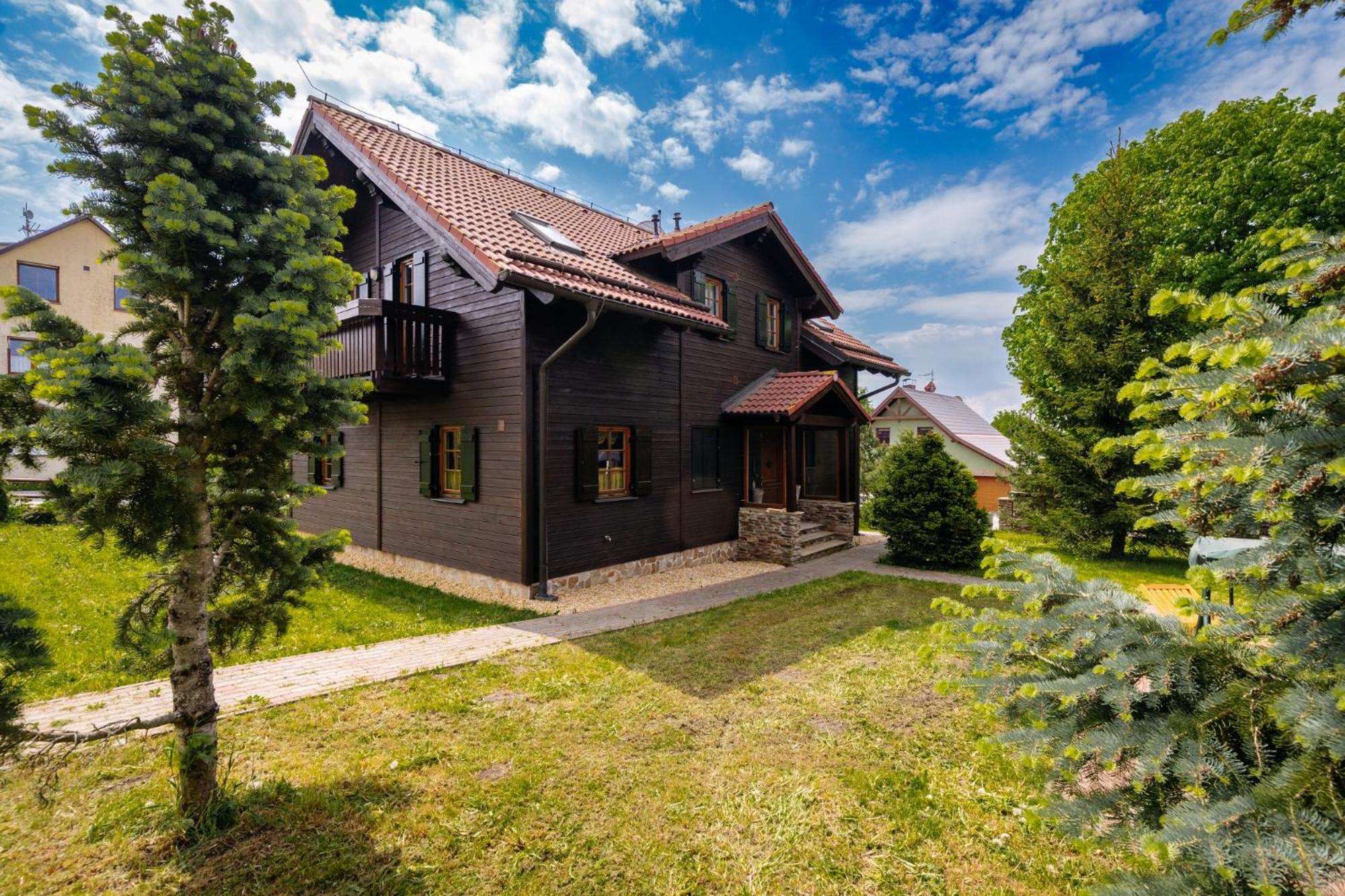 Four-Bedroom House photo 2