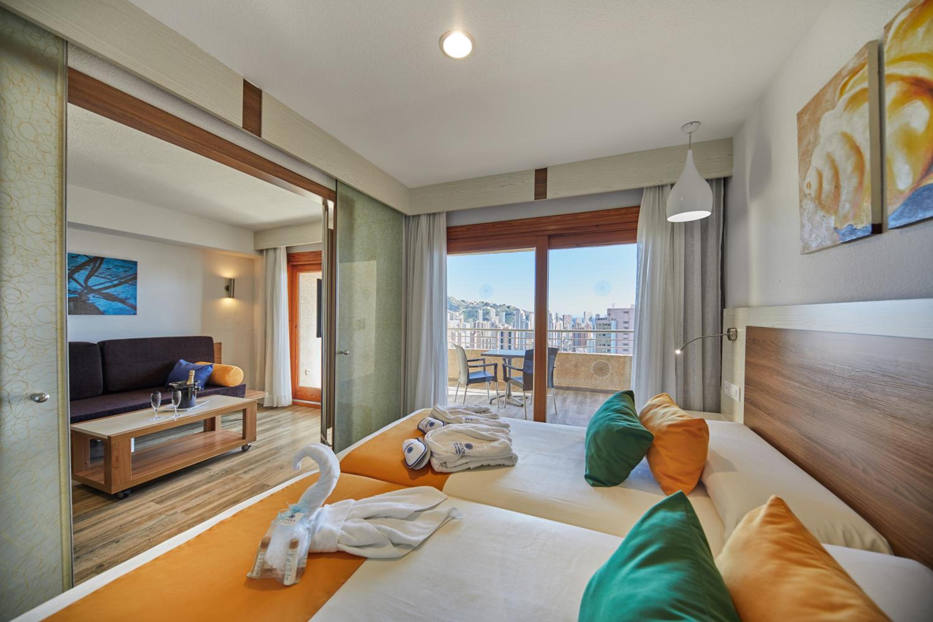 Suite con vista a la piscina incluida en el paquete especial