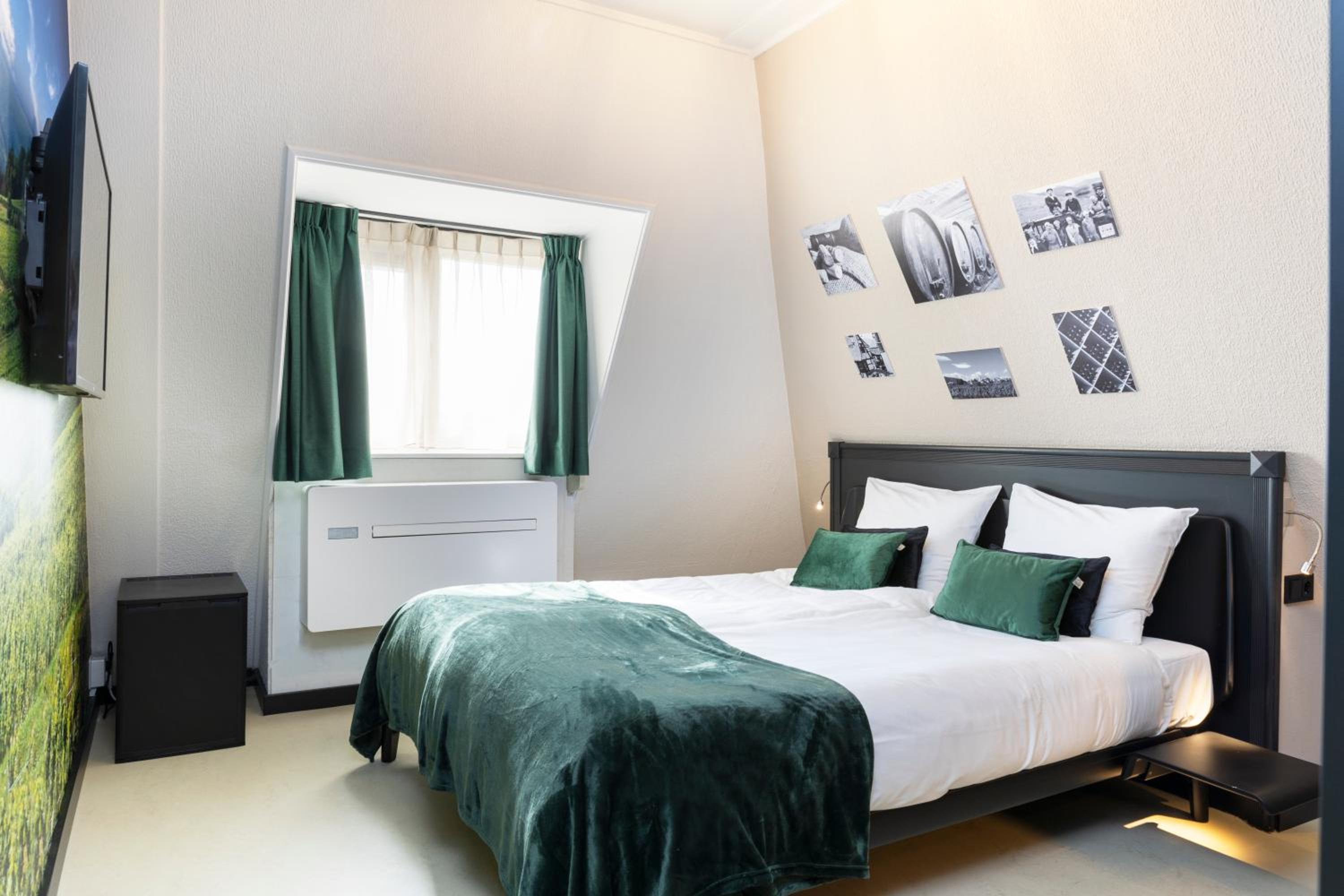 Small Room - Photo 2
