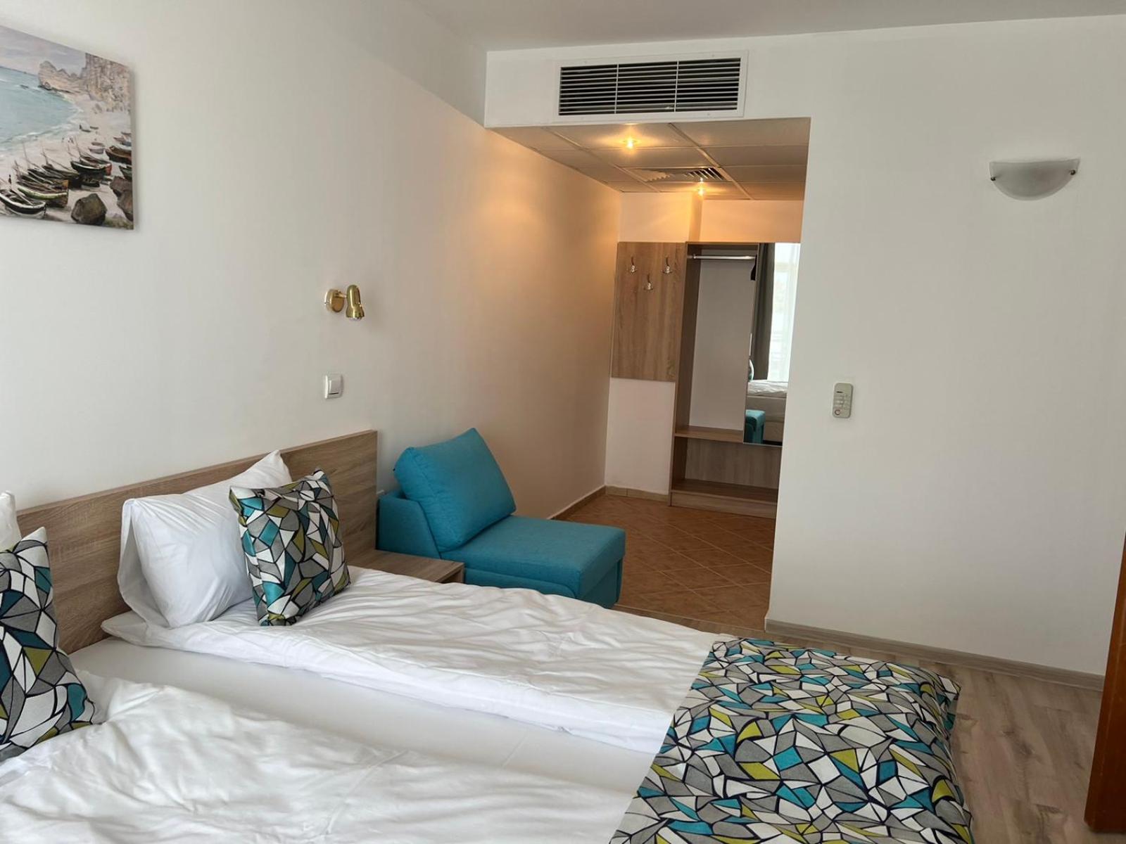 One-Bedroom Apartment with Sea View photo 3