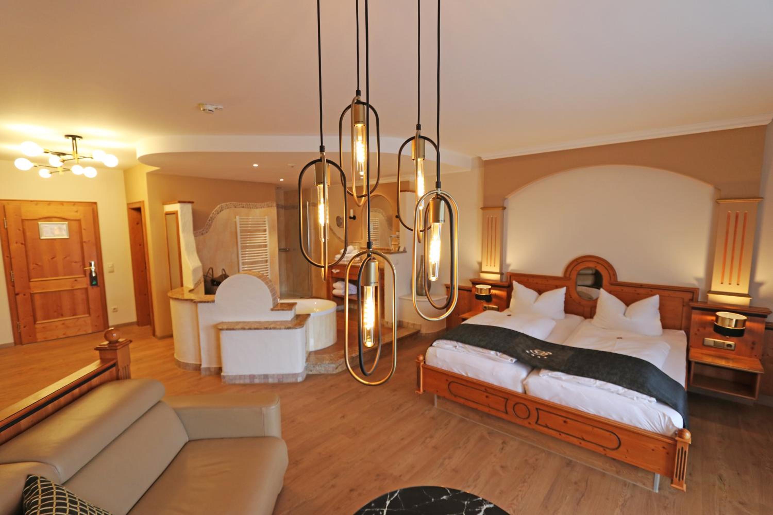 Suite - Photo 1