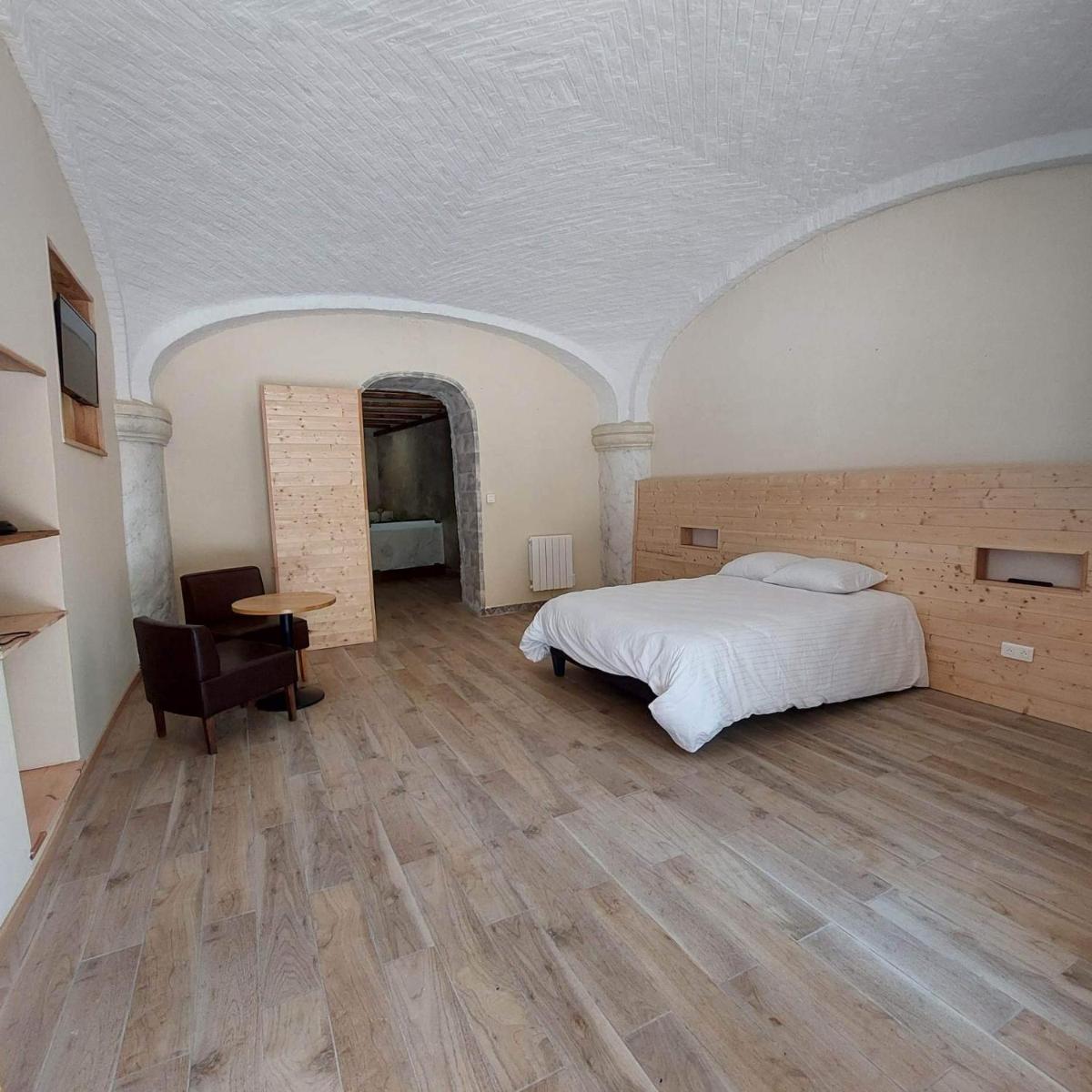 Double Room with Spa Bath photo 1