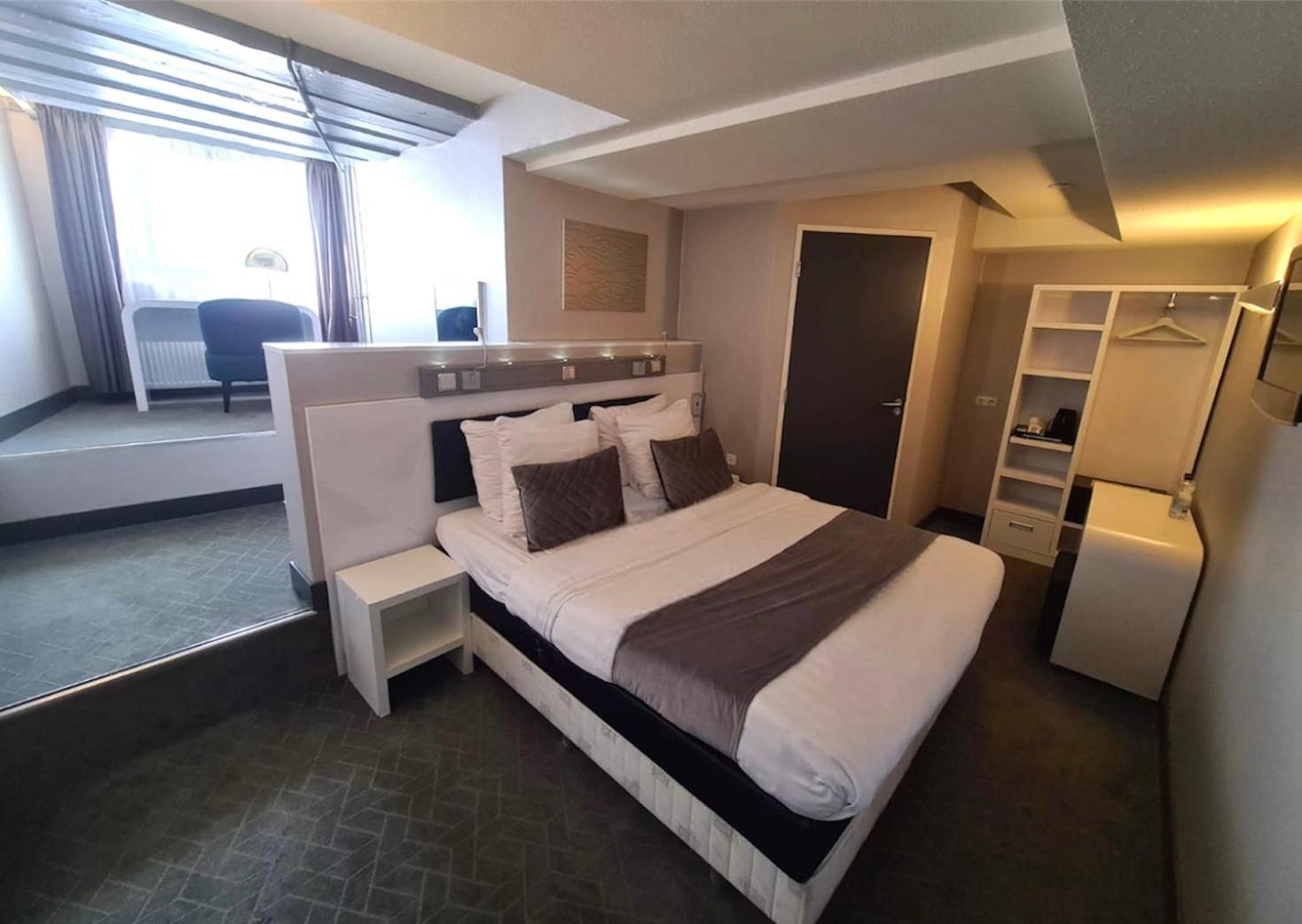Standard Double Room with Canal View photo 1
